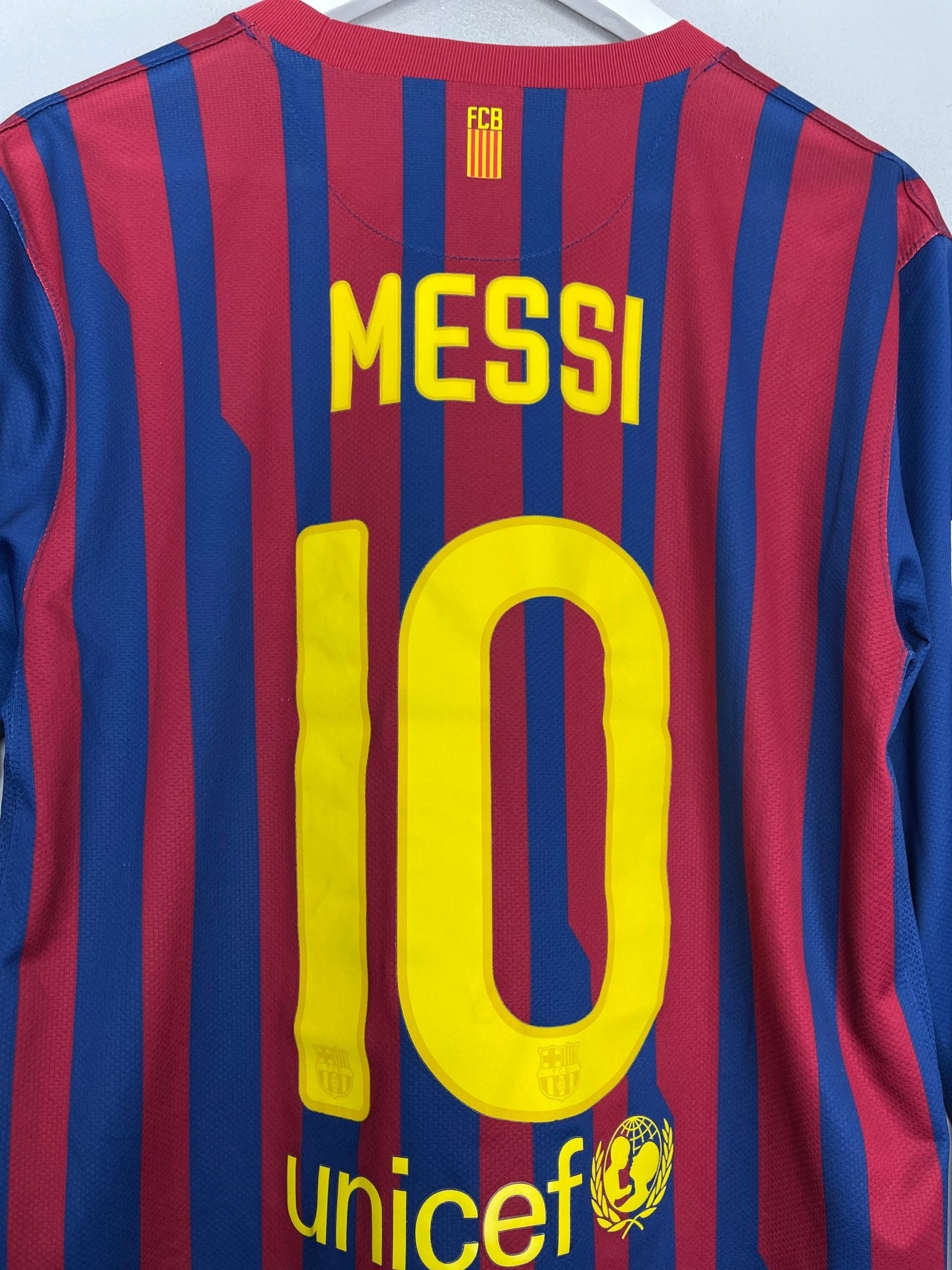Shop 2011/12 BARCELONA MESSI #10 L/S HOME SHIRT (M) NIKE, classic football shirts, vintage football shirts & retro soccer jerseys at Cult Kits