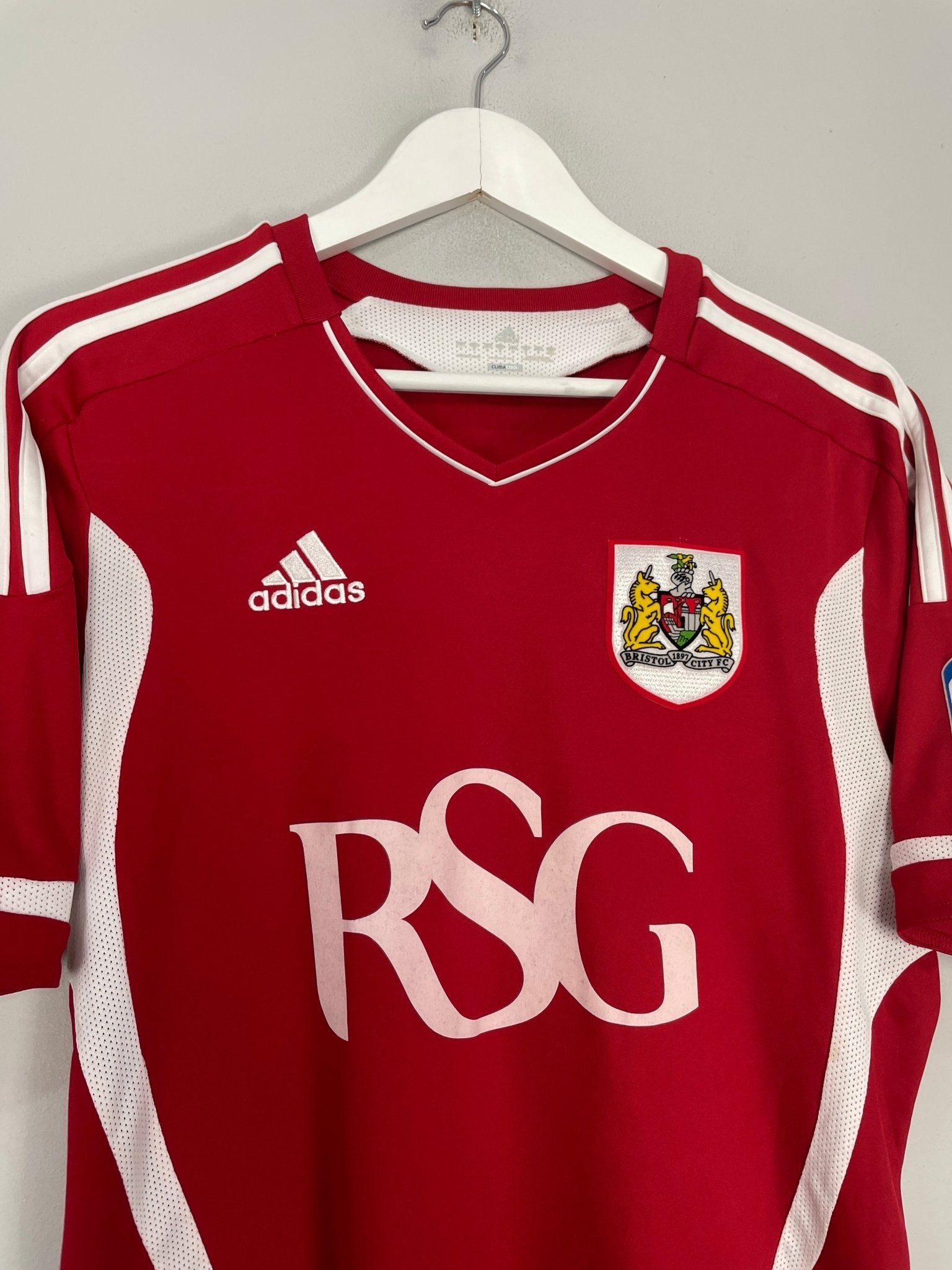 Shop 2011/12 BIRSTOL CITY MAYNARD #10 HOME SHIRT (M) ADIDAS, classic football shirts, vintage football shirts & retro soccer jerseys at Cult Kits