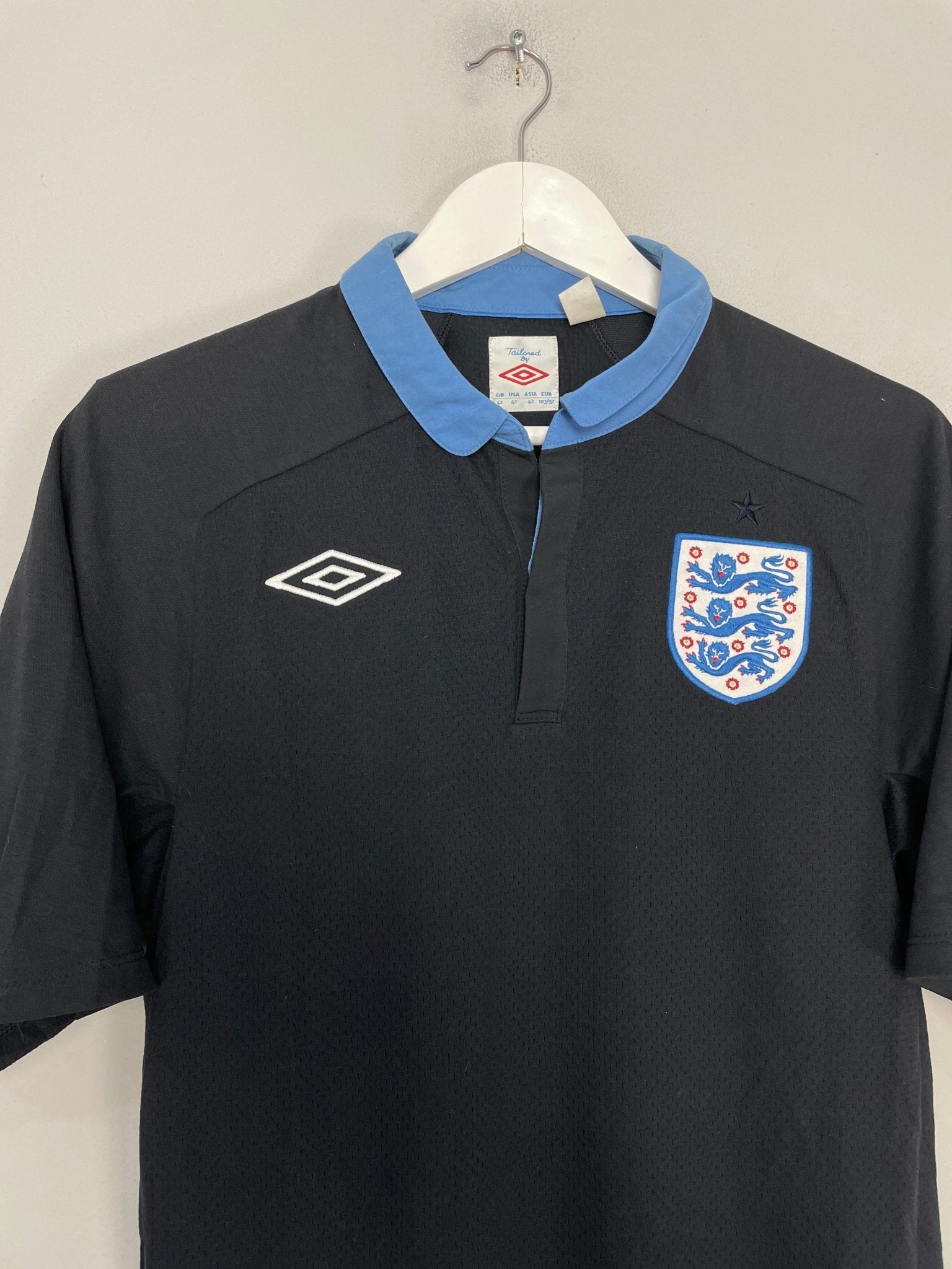 Shop 2011/12 ENGLAND AWAY SHIRT (L) UMBRO, classic football shirts, vintage football shirts & retro soccer jerseys at Cult Kits
