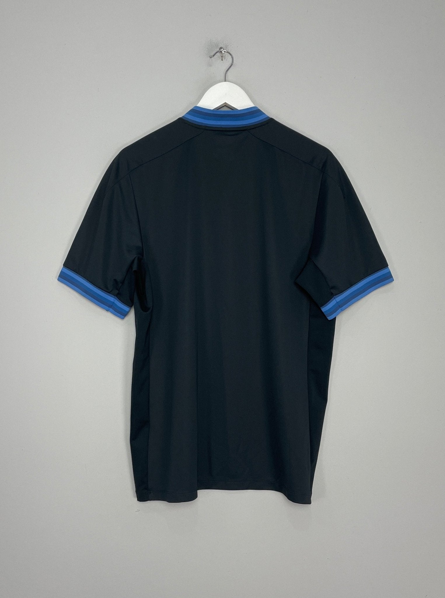Shop 2011/12 ENGLAND TRAINING SHIRT (XL) UMBRO, classic football shirts, vintage football shirts & retro soccer jerseys at Cult Kits