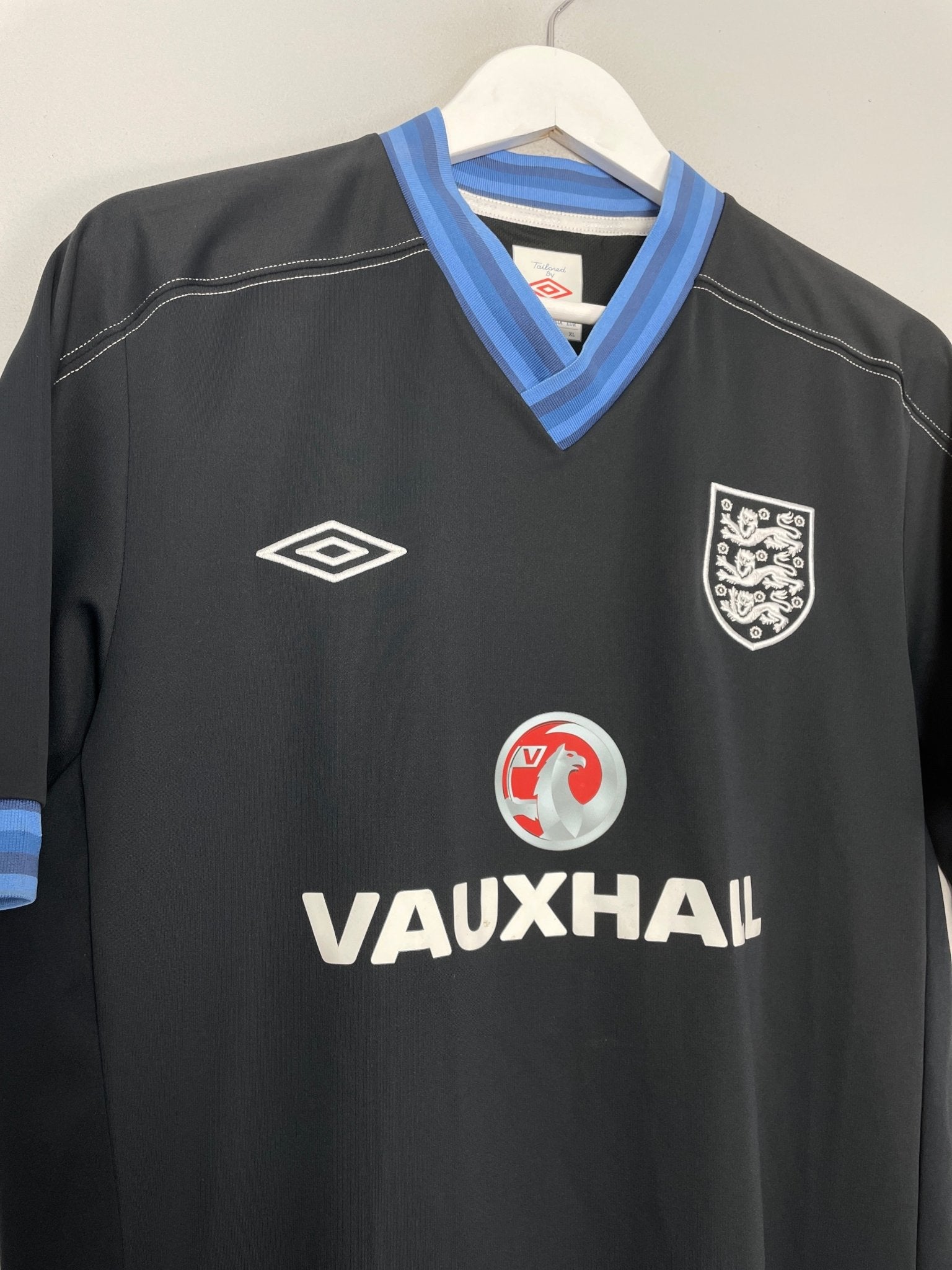 Shop 2011/12 ENGLAND TRAINING SHIRT (XL) UMBRO, classic football shirts, vintage football shirts & retro soccer jerseys at Cult Kits