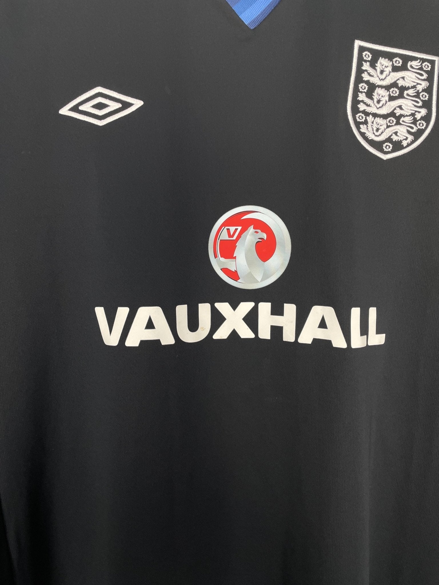 Shop 2011/12 ENGLAND TRAINING SHIRT (XL) UMBRO, classic football shirts, vintage football shirts & retro soccer jerseys at Cult Kits