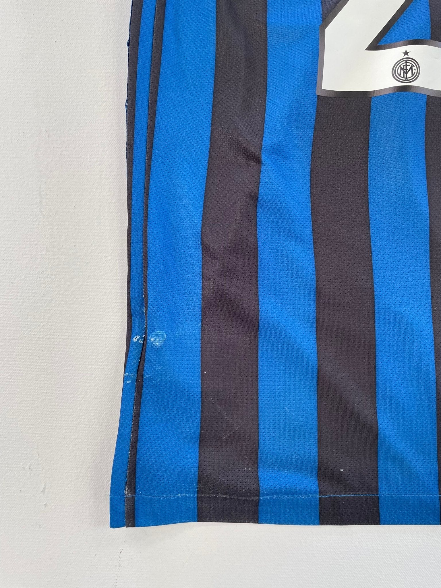 Buy 2011/12 Inter Milan Milito 22 C/L Home Shirt (L) Nike ~ Free worldwide shipping ~ Authentic Vintage Football Shirts from Cult Kits