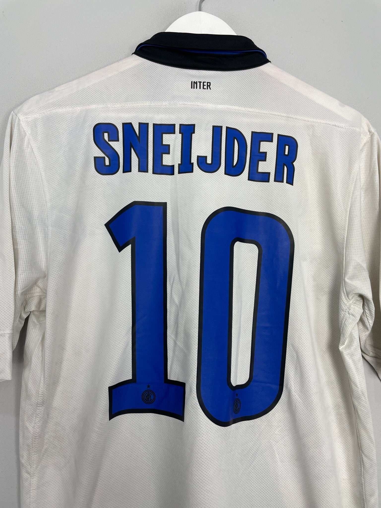Shop 2011/12 INTER MILAN SNEIJDER #10 AWAY SHIRT (M) NIKE, classic football shirts, vintage football shirts & retro soccer jerseys at Cult Kits