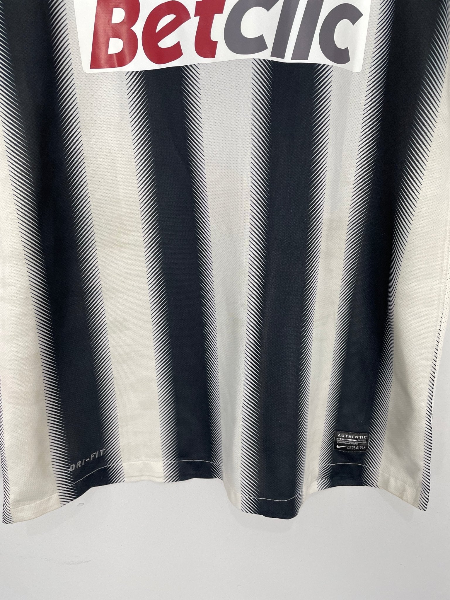 Shop 2011/12 JUVENTUS DEL PIERO #10 HOME SHIRT (L) NIKE, classic football shirts, vintage football shirts & retro soccer jerseys at Cult Kits