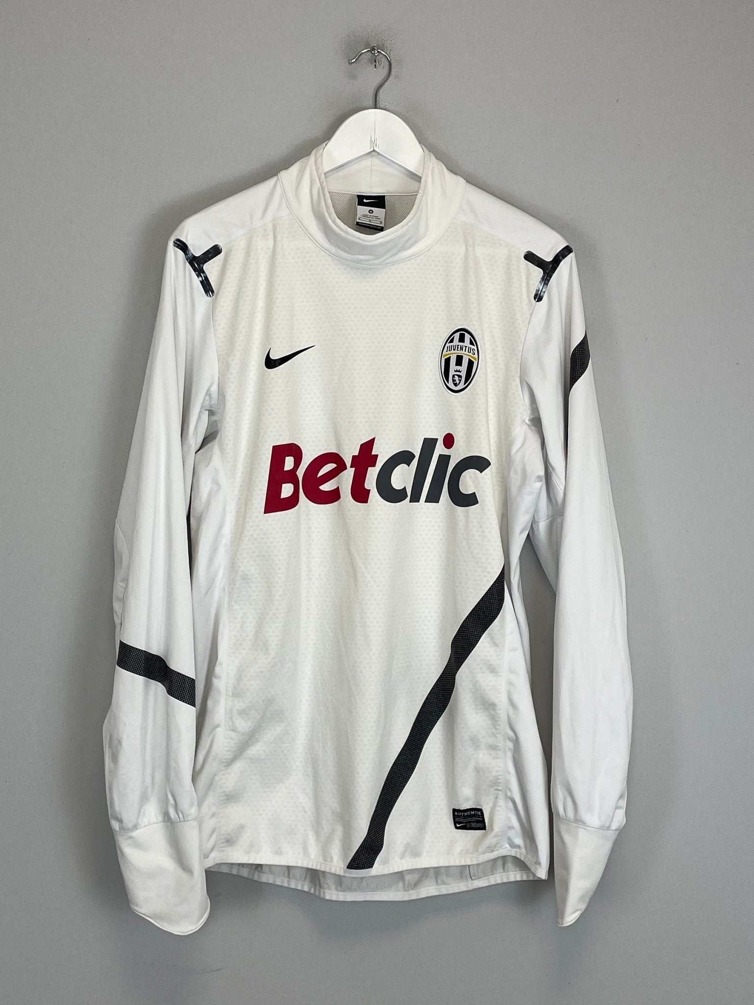 Shop 2011/12 JUVENTUS TRAINING TOP (M) NIKE, classic football shirts, vintage football shirts & retro soccer jerseys at Cult Kits