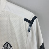 Shop 2011/12 JUVENTUS TRAINING TOP (M) NIKE, classic football shirts, vintage football shirts & retro soccer jerseys at Cult Kits