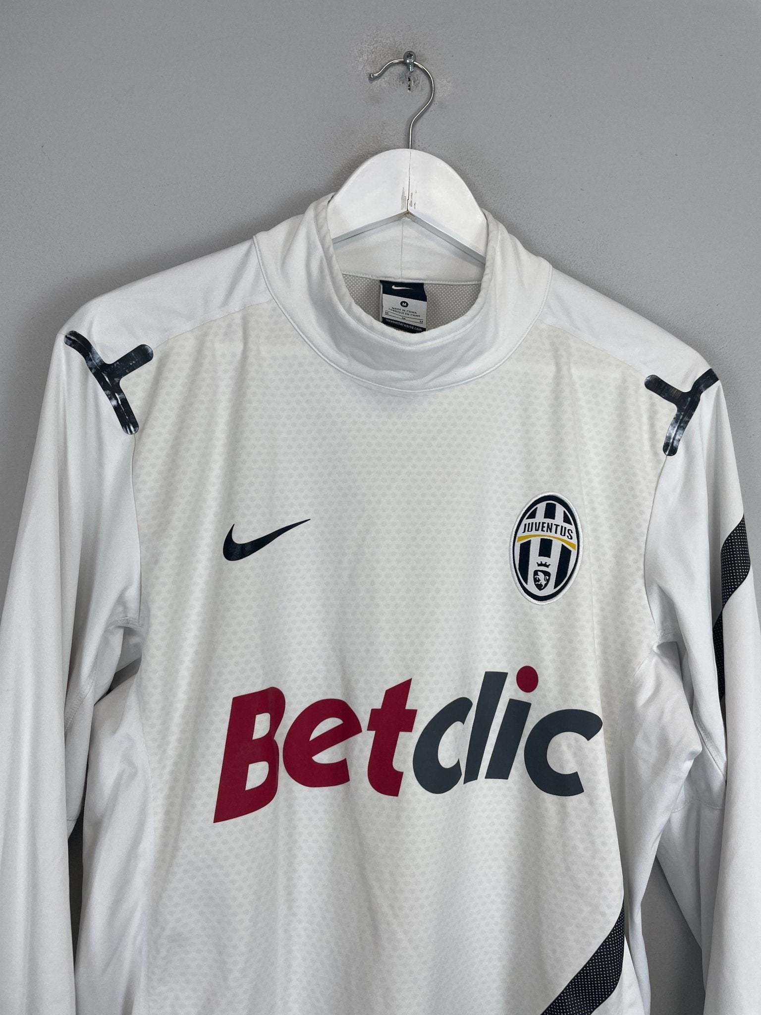 Shop 2011/12 JUVENTUS TRAINING TOP (M) NIKE, classic football shirts, vintage football shirts & retro soccer jerseys at Cult Kits
