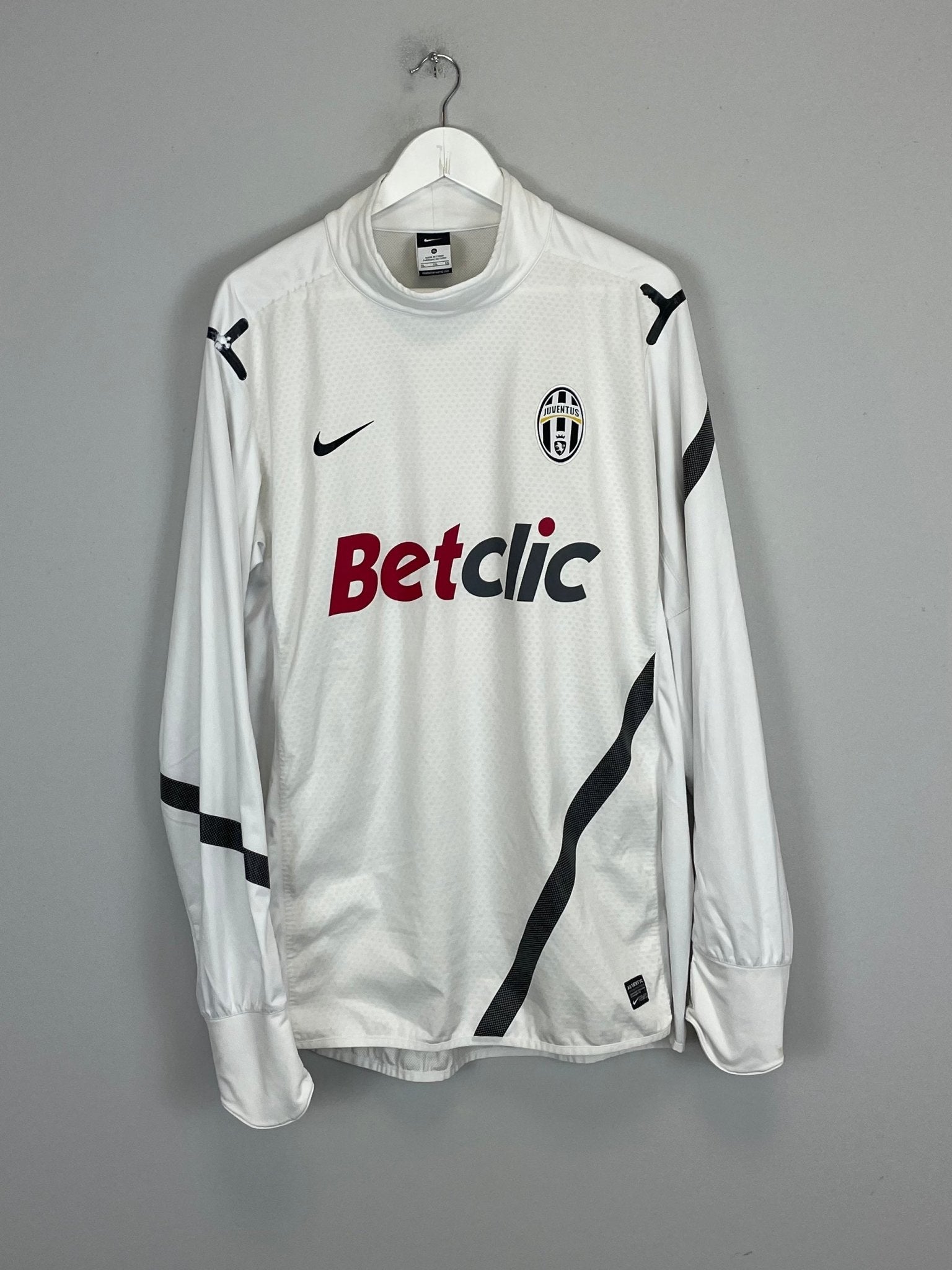 Shop 2011/12 JUVENTUS TRAINING TOP (XL) NIKE, classic football shirts, vintage football shirts & retro soccer jerseys at Cult Kits