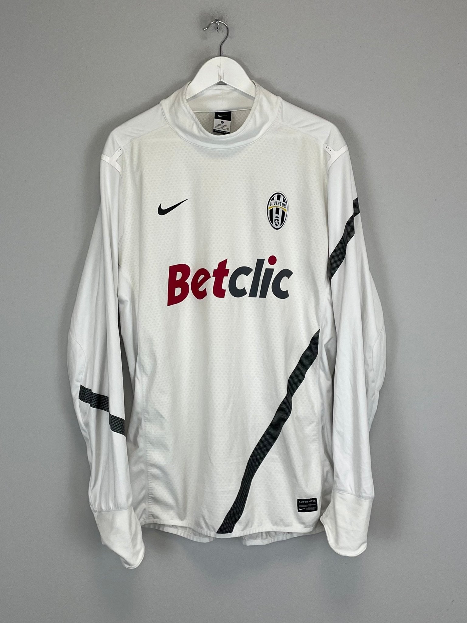 Shop 2011/12 JUVENTUS TRAINING TOP (XL) NIKE, classic football shirts, vintage football shirts & retro soccer jerseys at Cult Kits