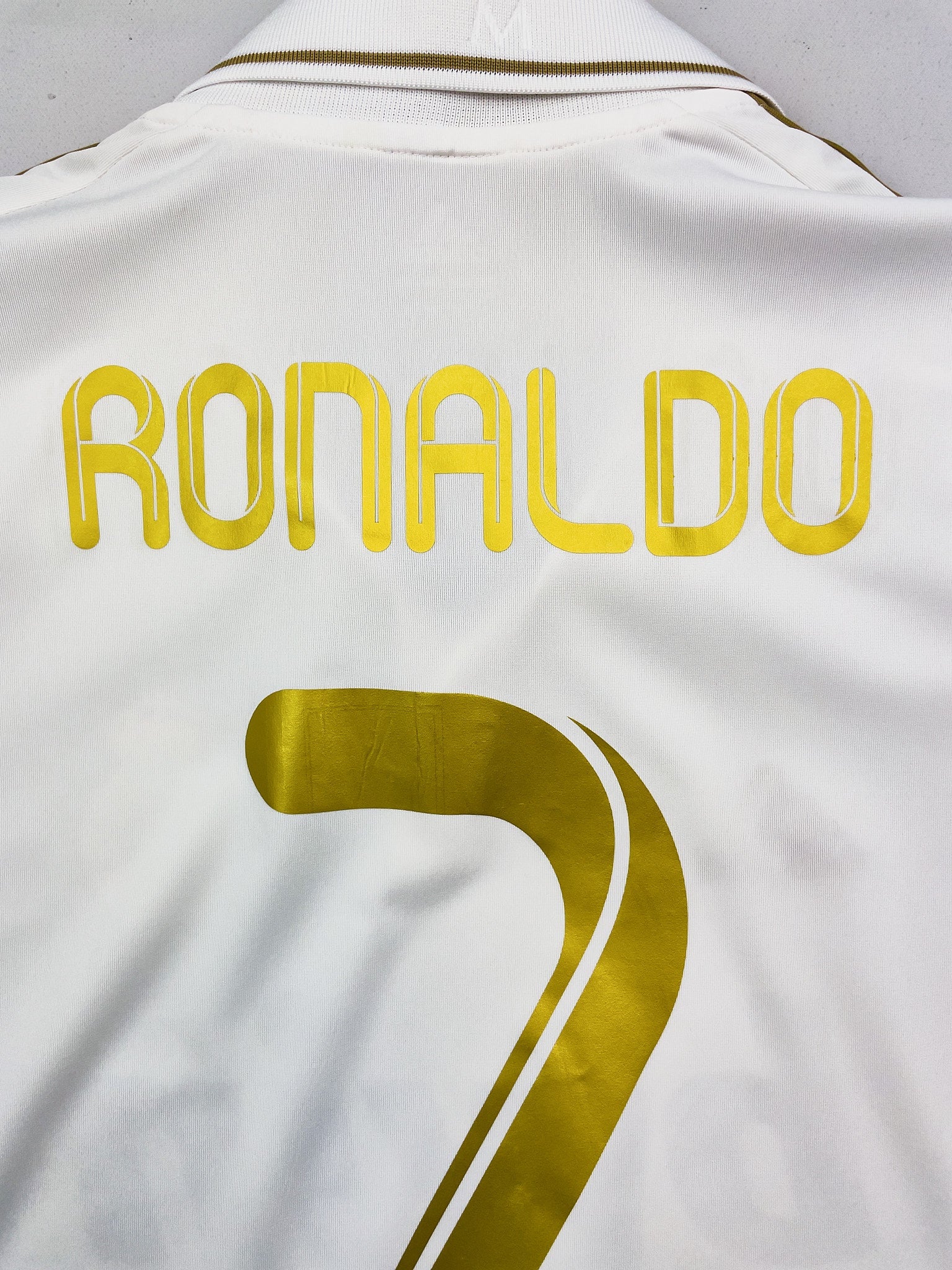 Buy 2011/12 Real Madrid Ronaldo 7 Home Shirt (M) Adidas ~ Free worldwide shipping ~ Authentic Vintage Football Shirts from Cult Kits