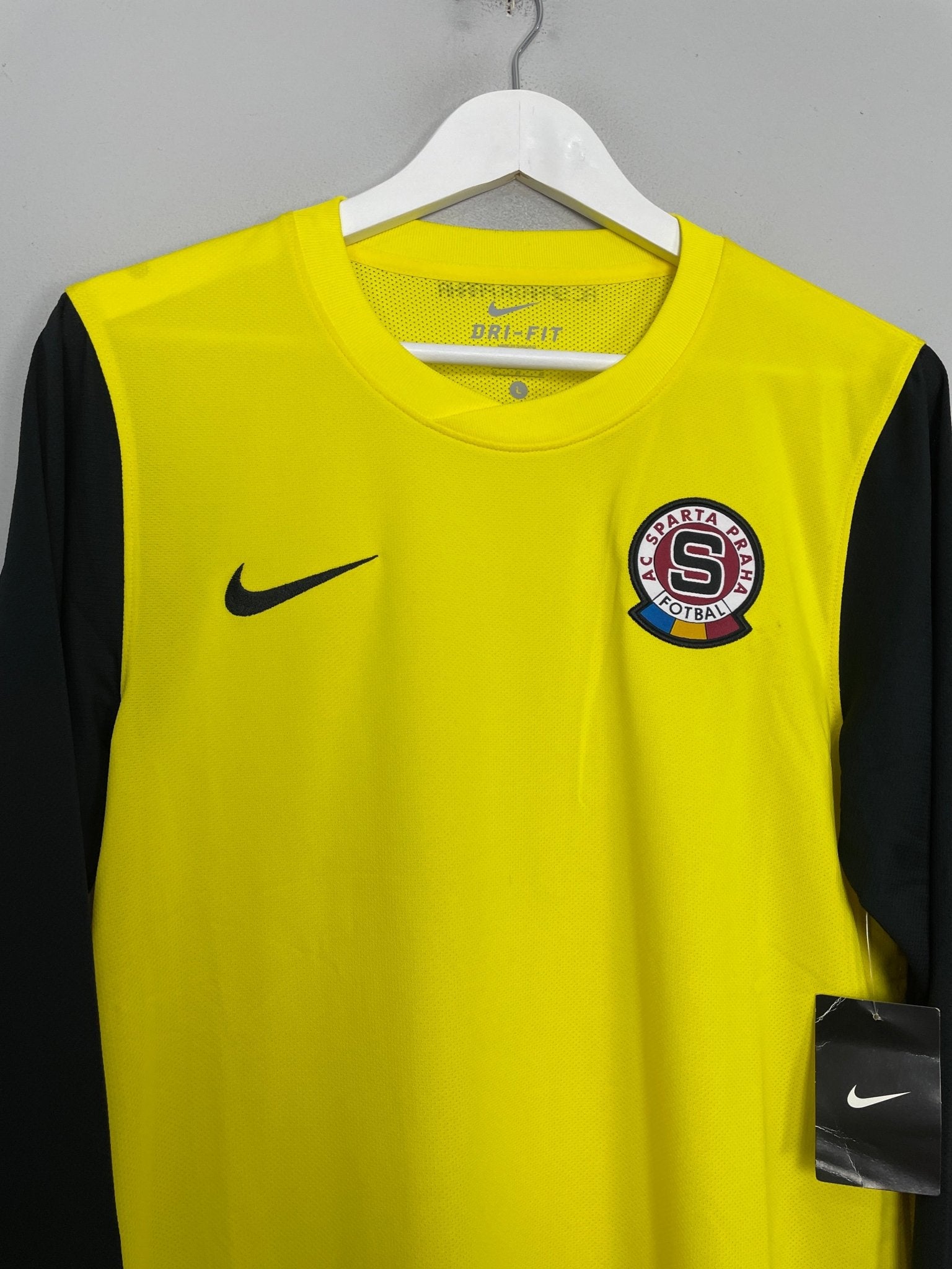 Shop 2011/12 SPARTA PRAGUE *BNWT* L/S AWAY SHIRT (L) NIKE, classic football shirts, vintage football shirts & retro soccer jerseys at Cult Kits
