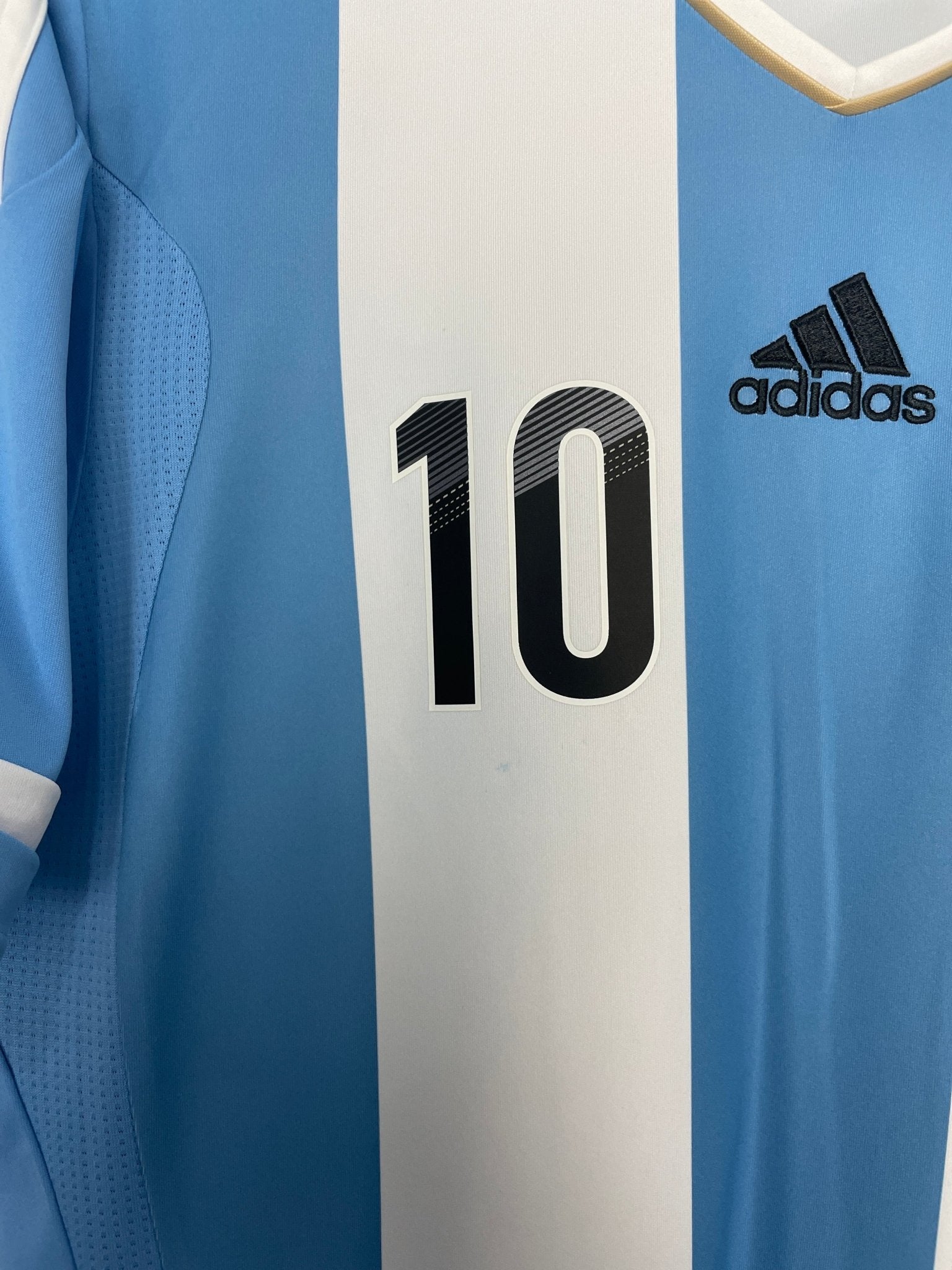 Shop 2011/13 ARGENTINA MESSI #10 HOME SHIRT (M) ADIDAS, classic football shirts, vintage football shirts & retro soccer jerseys at Cult Kits