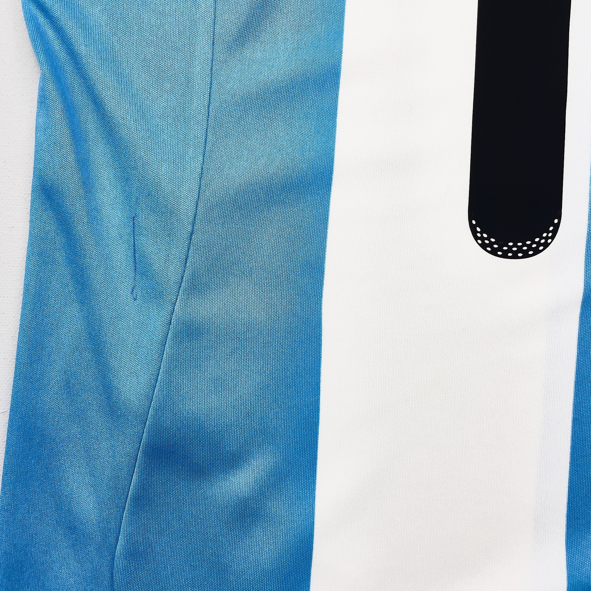 Buy 2011/13 Argentina Messi 10 Home Shirt (M) Adidas ~ Free worldwide shipping available ~ Authentic Vintage Football Shirts from Cult Kits