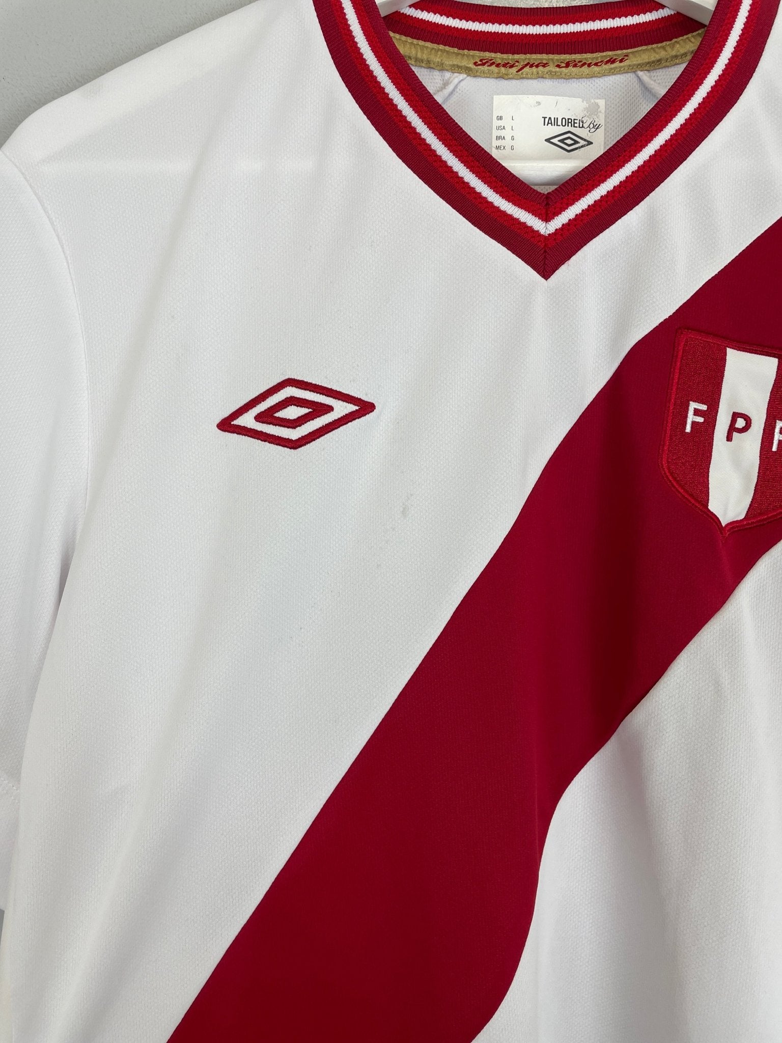Shop 2012 PERU HOME SHIRT (L) UMBRO, classic football shirts, vintage football shirts & retro soccer jerseys at Cult Kits