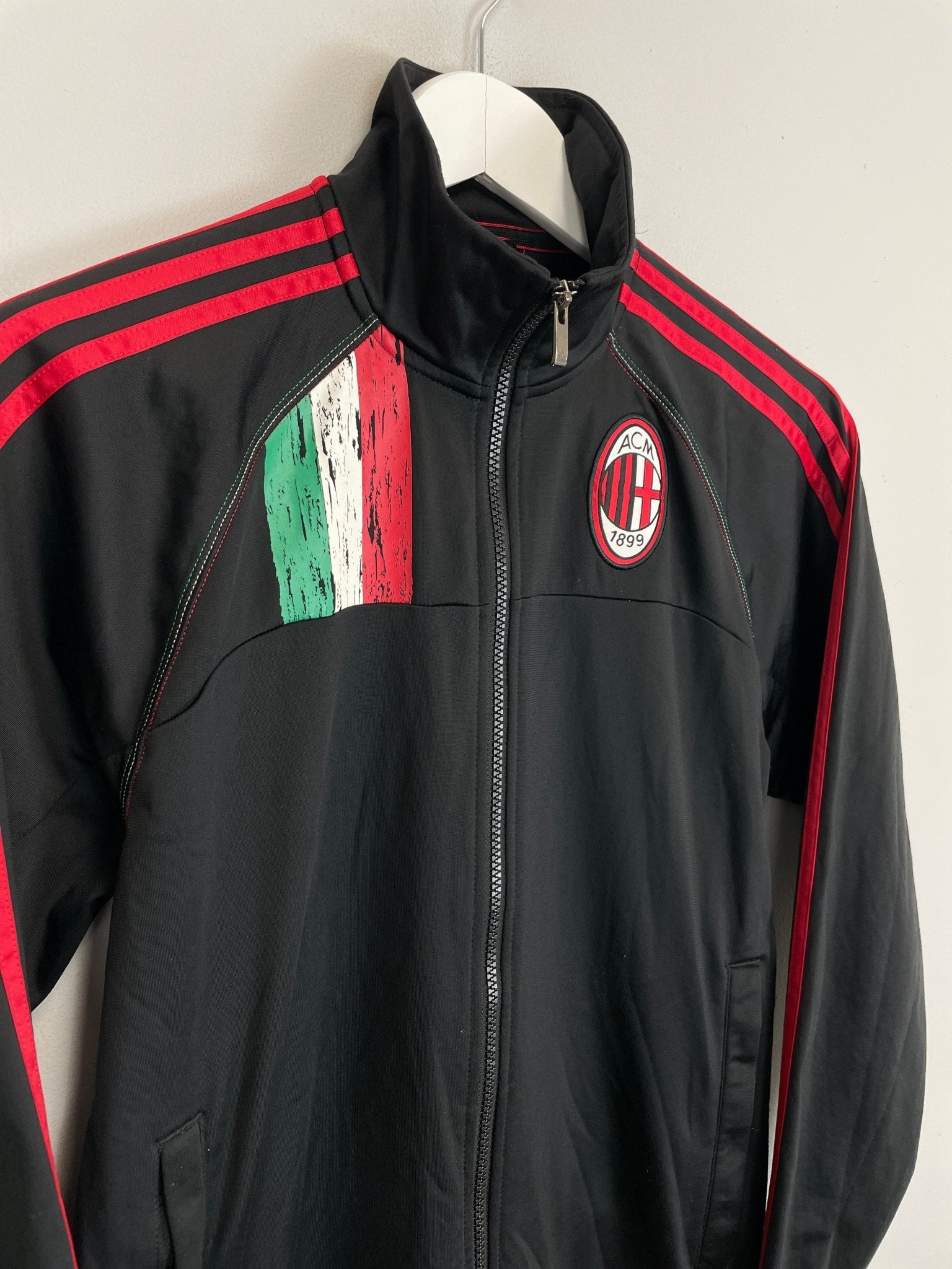 Shop 2012/13 AC MILAN TRACK JACKET (S) ADIDAS, classic football shirts, vintage football shirts & retro soccer jerseys at Cult Kits
