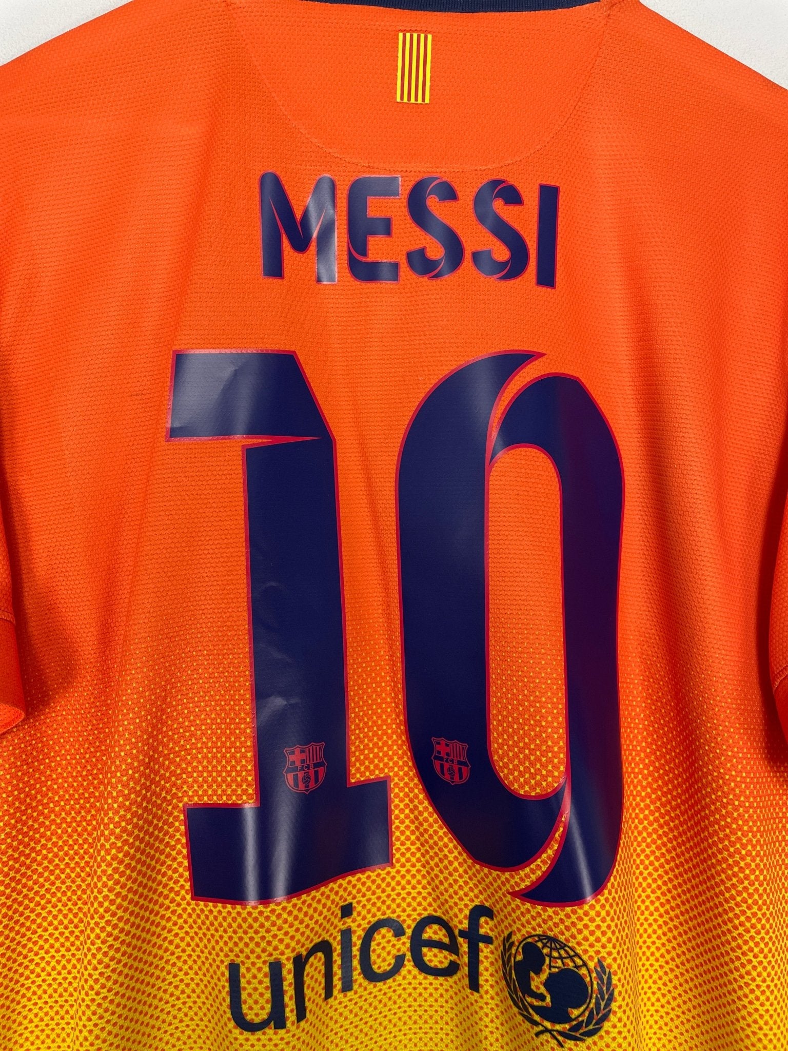 Shop 2012/13 BARCELONA MESSI #10 AWAY SHIRT (XL) NIKE, classic football shirts, vintage football shirts & retro soccer jerseys at Cult Kits