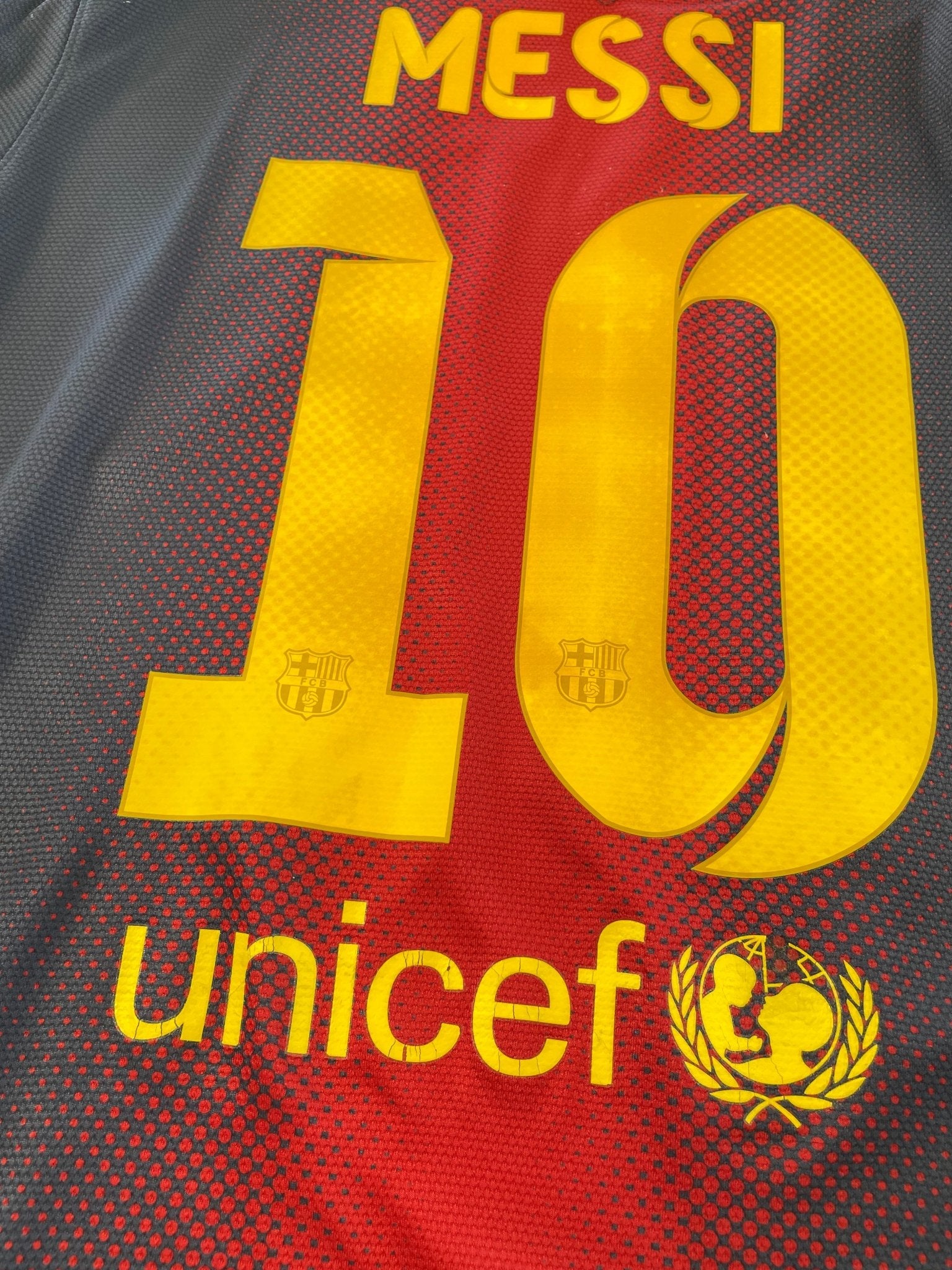 Buy 2012/13 Barcelona Messi 10 Home Shirt (M) Nike ~ Free worldwide shipping ~ Authentic Vintage Football Shirts from Cult Kits