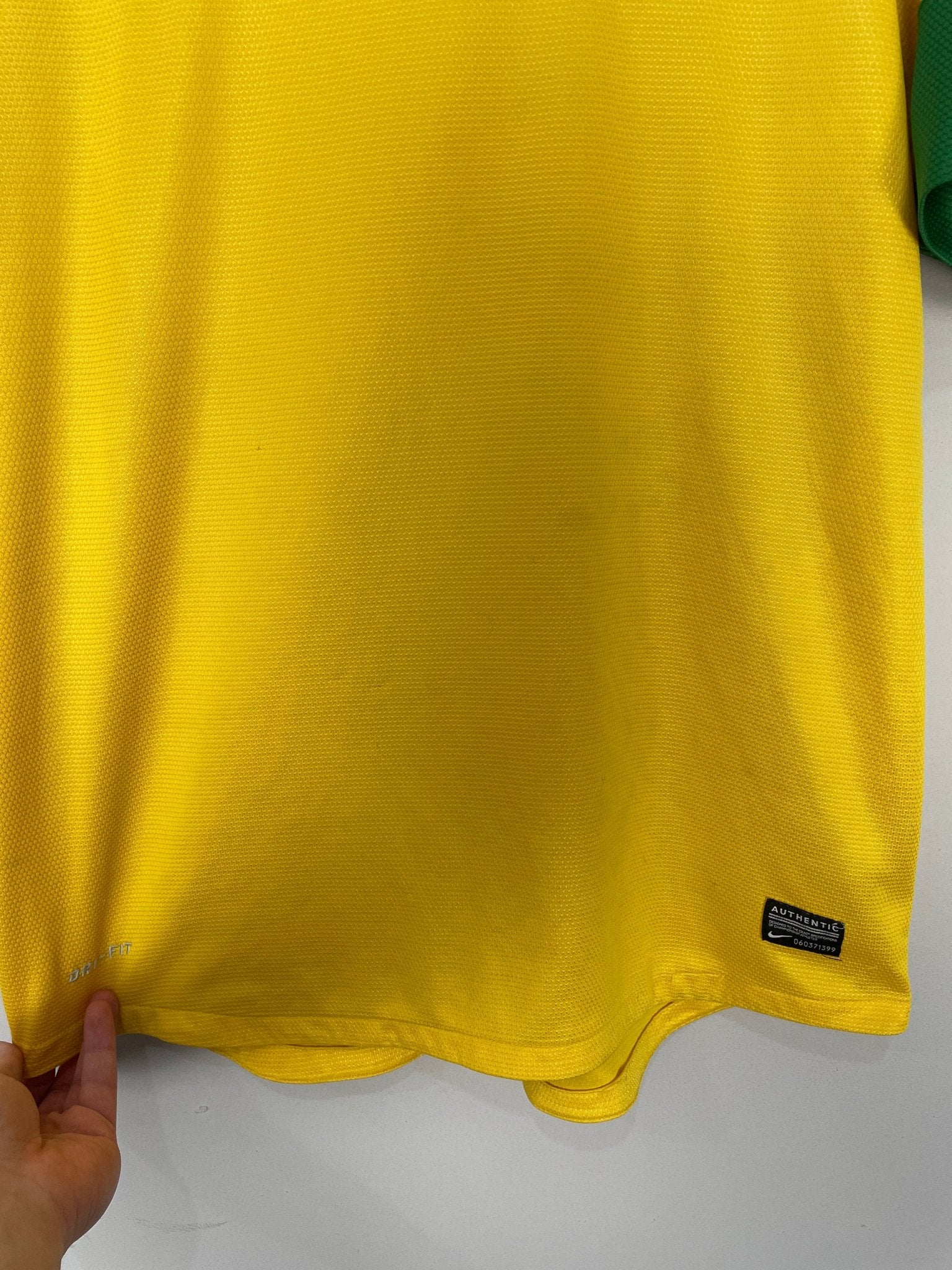 Shop 2012/13 BRAZIL HOME SHIRT (L) NIKE, classic football shirts, vintage football shirts & retro soccer jerseys at Cult Kits