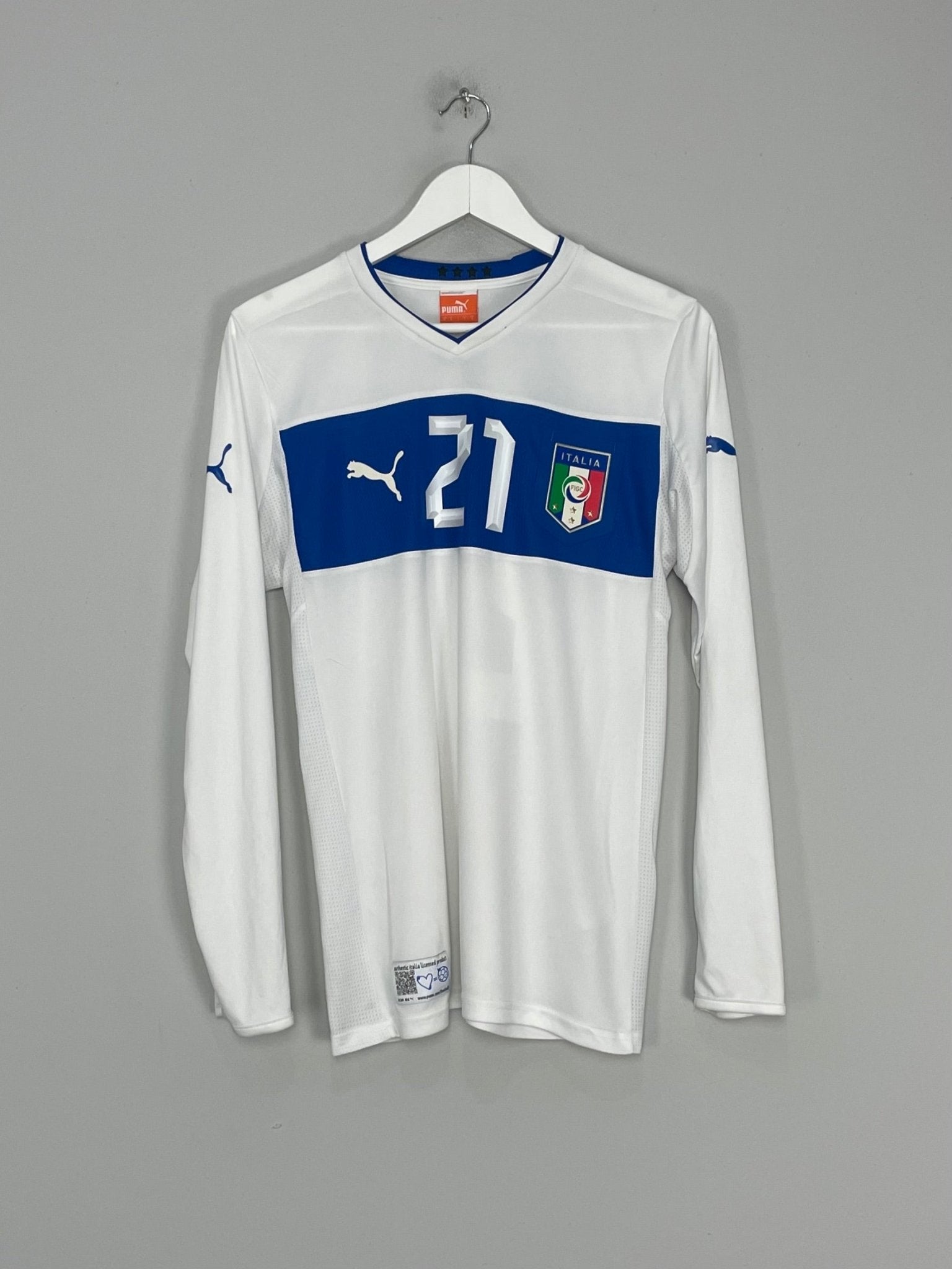 Shop 2012/13 ITALY PIRLO #21 L/S AWAY SHIRT (S) PUMA, classic football shirts, vintage football shirts & retro soccer jerseys at Cult Kits