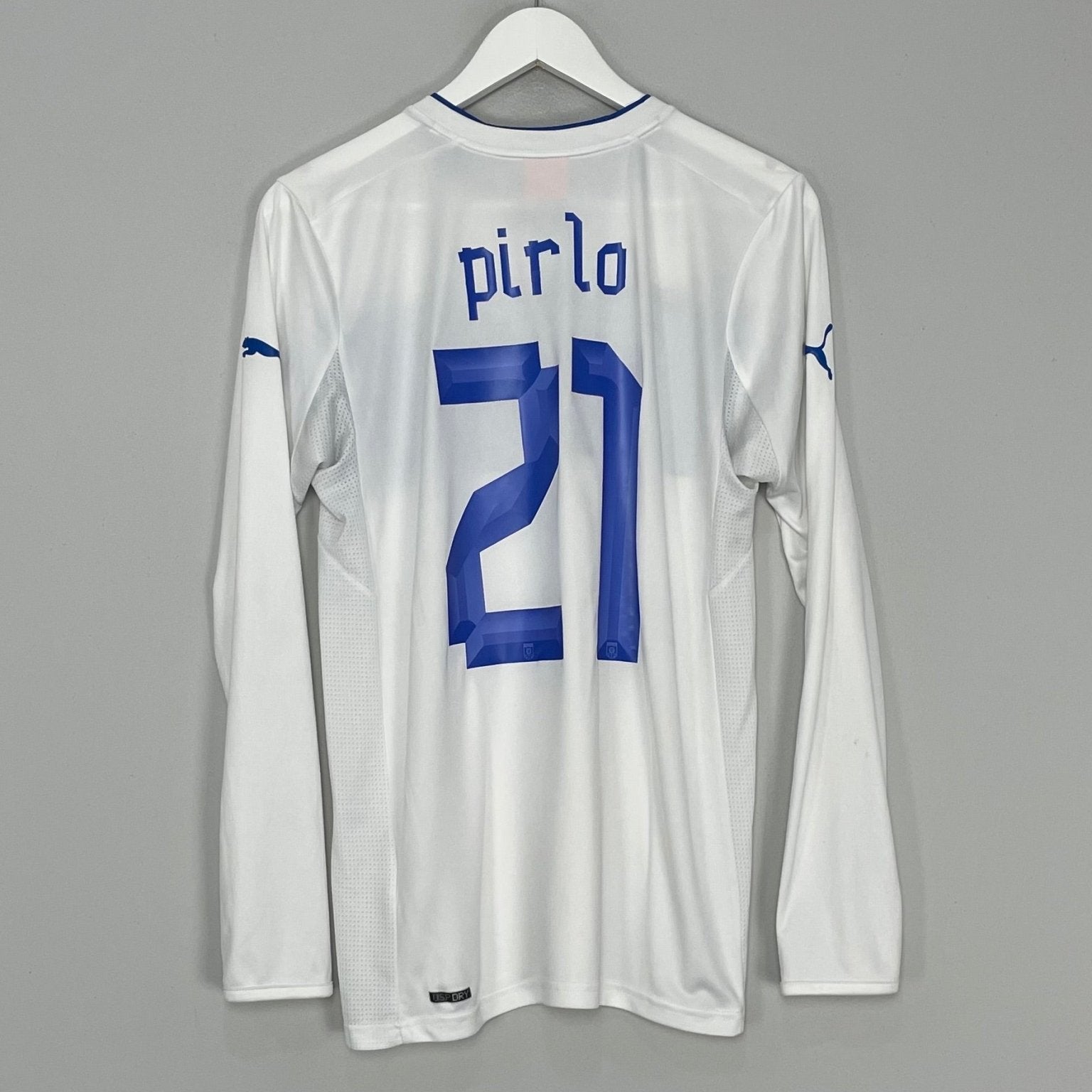 Shop 2012/13 ITALY PIRLO #21 L/S AWAY SHIRT (S) PUMA, classic football shirts, vintage football shirts & retro soccer jerseys at Cult Kits