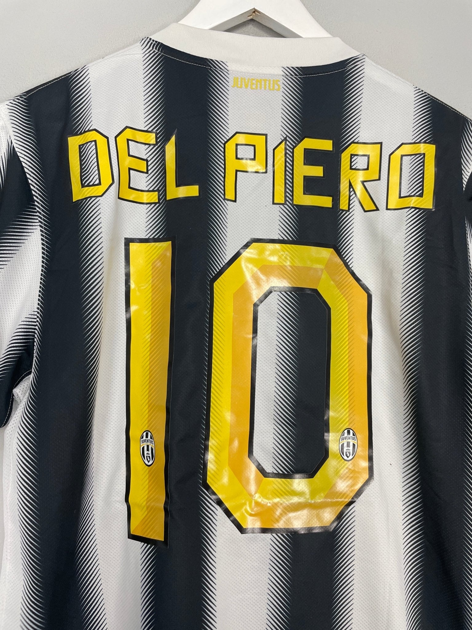 Shop 2012/13 JUVENTUS DEL PIERO #10 HOME SHIRT (M) NIKE, classic football shirts, vintage football shirts & retro soccer jerseys at Cult Kits