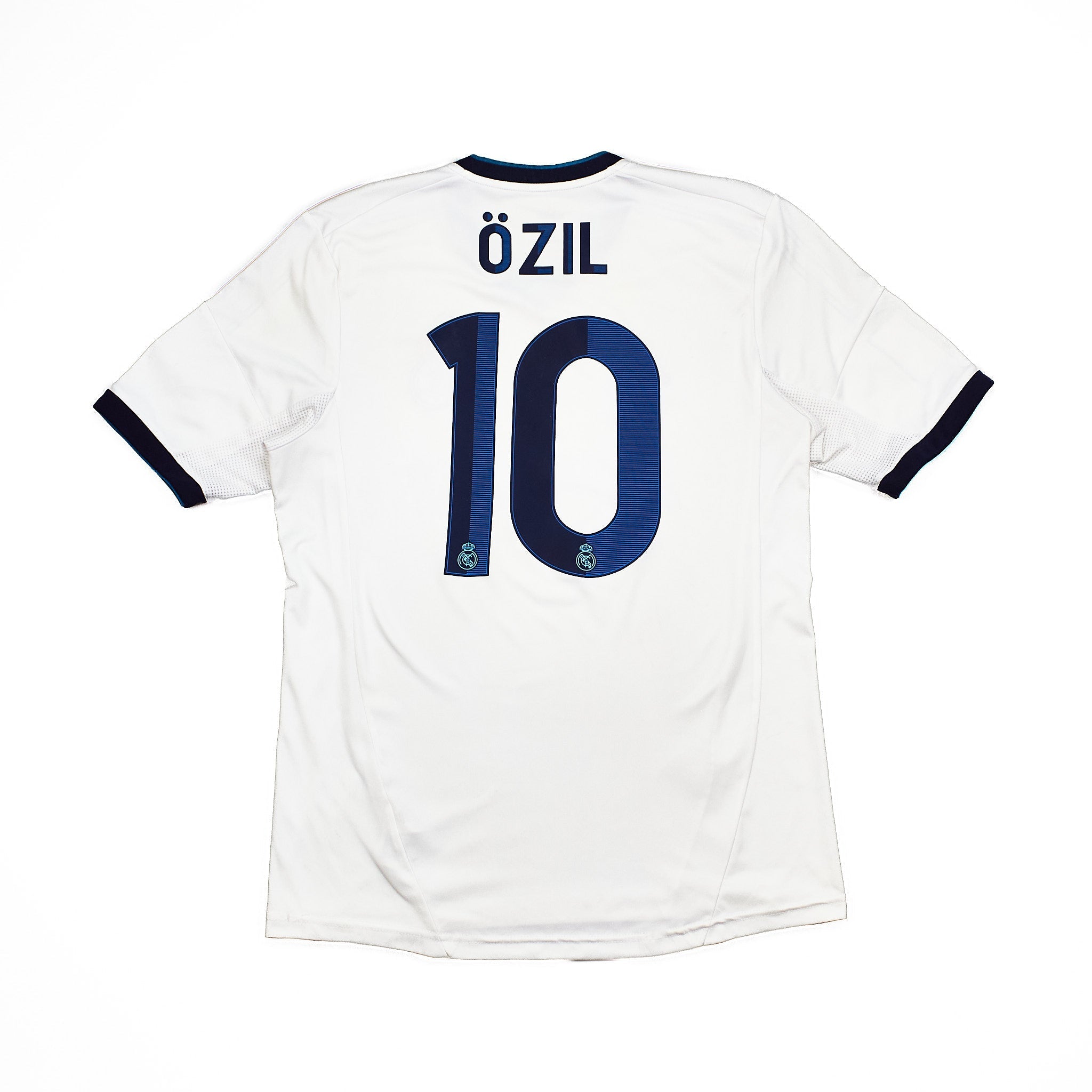 Buy 2012/13 Real Madrid Ozil 10 Home Shirt (L) Adidas ~ Free worldwide shipping ~ Authentic Vintage Football Shirts from Cult Kits