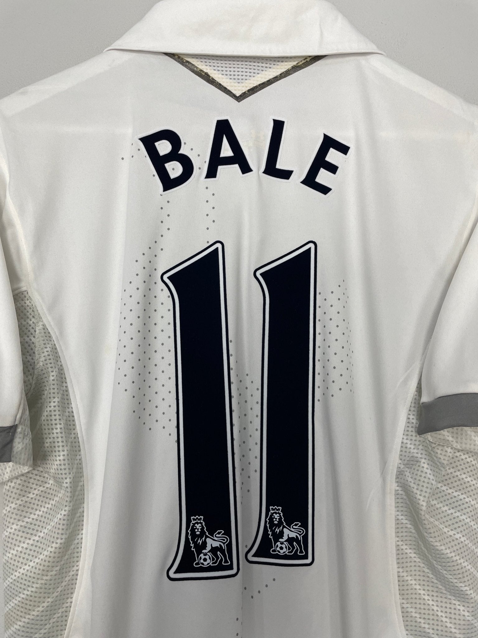 Shop 2012/13 TOTTENHAM BALE #11 HOME SHIRT (M) UNDER ARMOUR, classic football shirts, vintage football shirts & retro soccer jerseys at Cult Kits