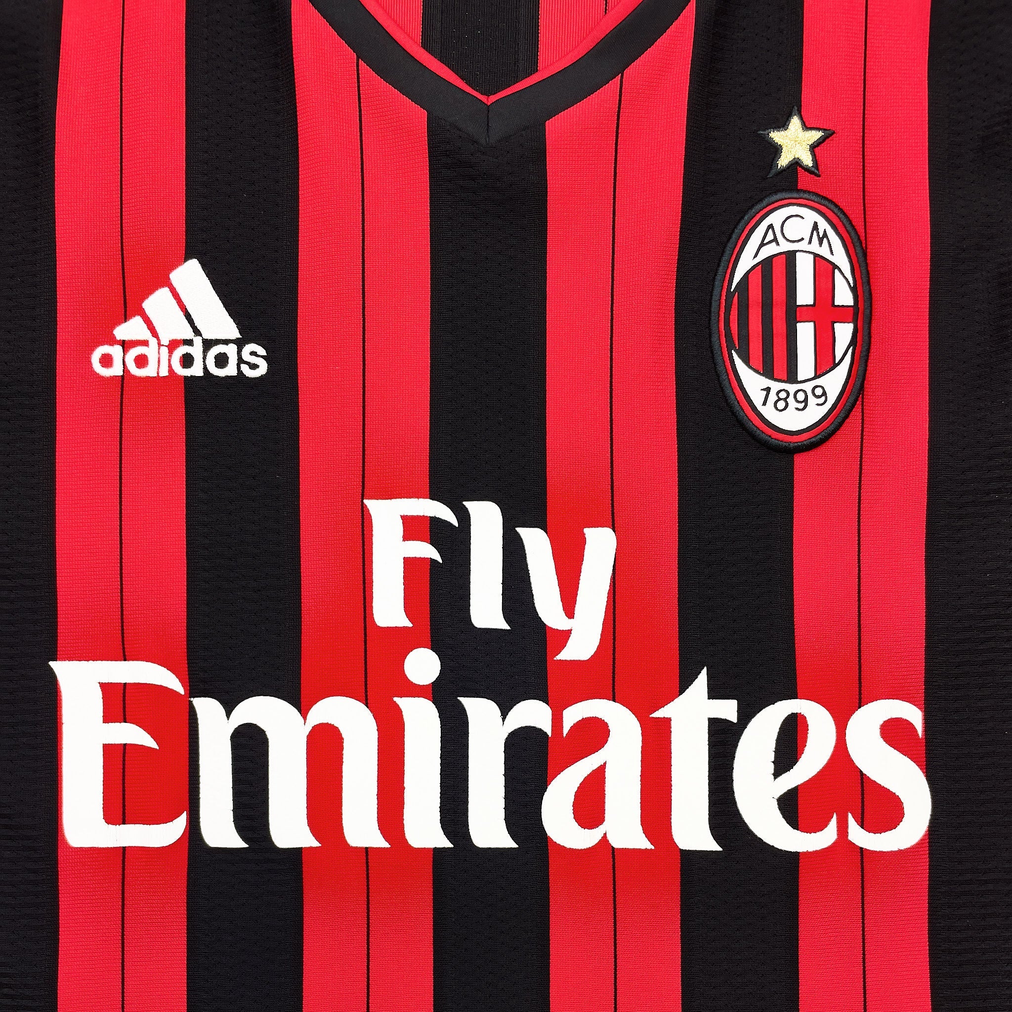 Buy 2013/14 AC Milan Kaka 22 Home Shirt (M) Adidas ~ Free worldwide shipping ~ Authentic Vintage Football Shirts from Cult Kits