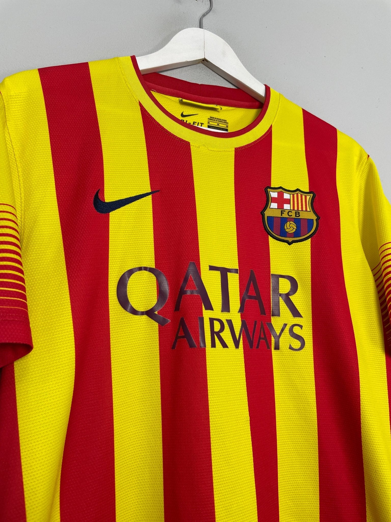 Shop 2013/14 BARCELONA MESSI #10 AWAY SHIRT (M) NIKE, classic football shirts, vintage football shirts & retro soccer jerseys at Cult Kits