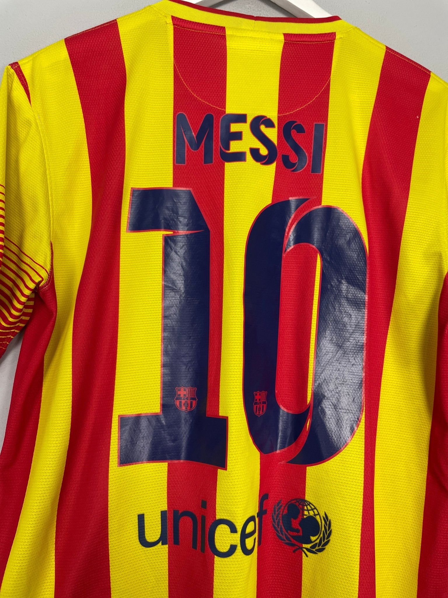 Shop 2013/14 BARCELONA MESSI #10 AWAY SHIRT (M) NIKE, classic football shirts, vintage football shirts & retro soccer jerseys at Cult Kits