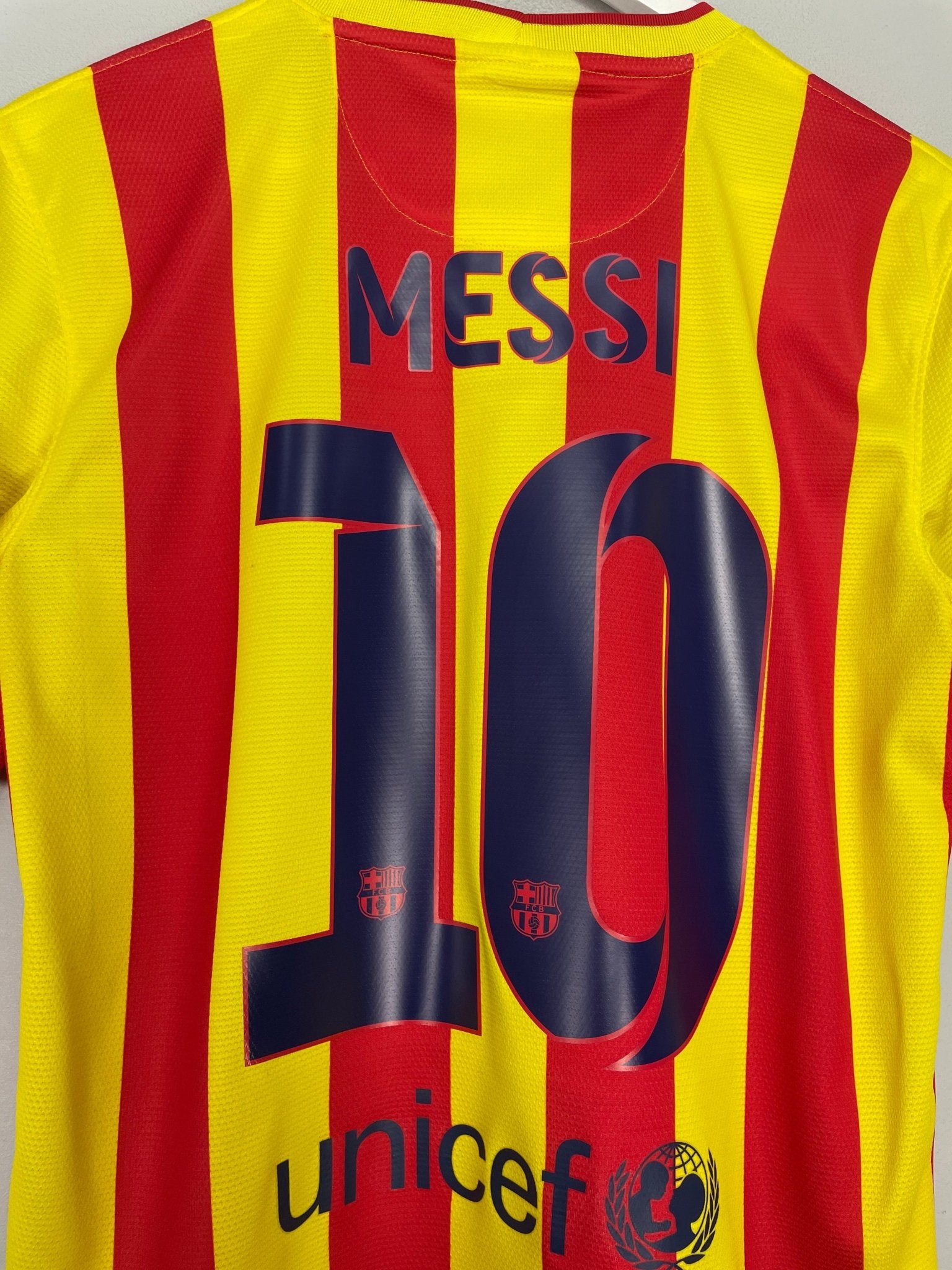 Shop 2013/14 BARCELONA MESSI #10 AWAY SHIRT (S) NIKE, classic football shirts, vintage football shirts & retro soccer jerseys at Cult Kits