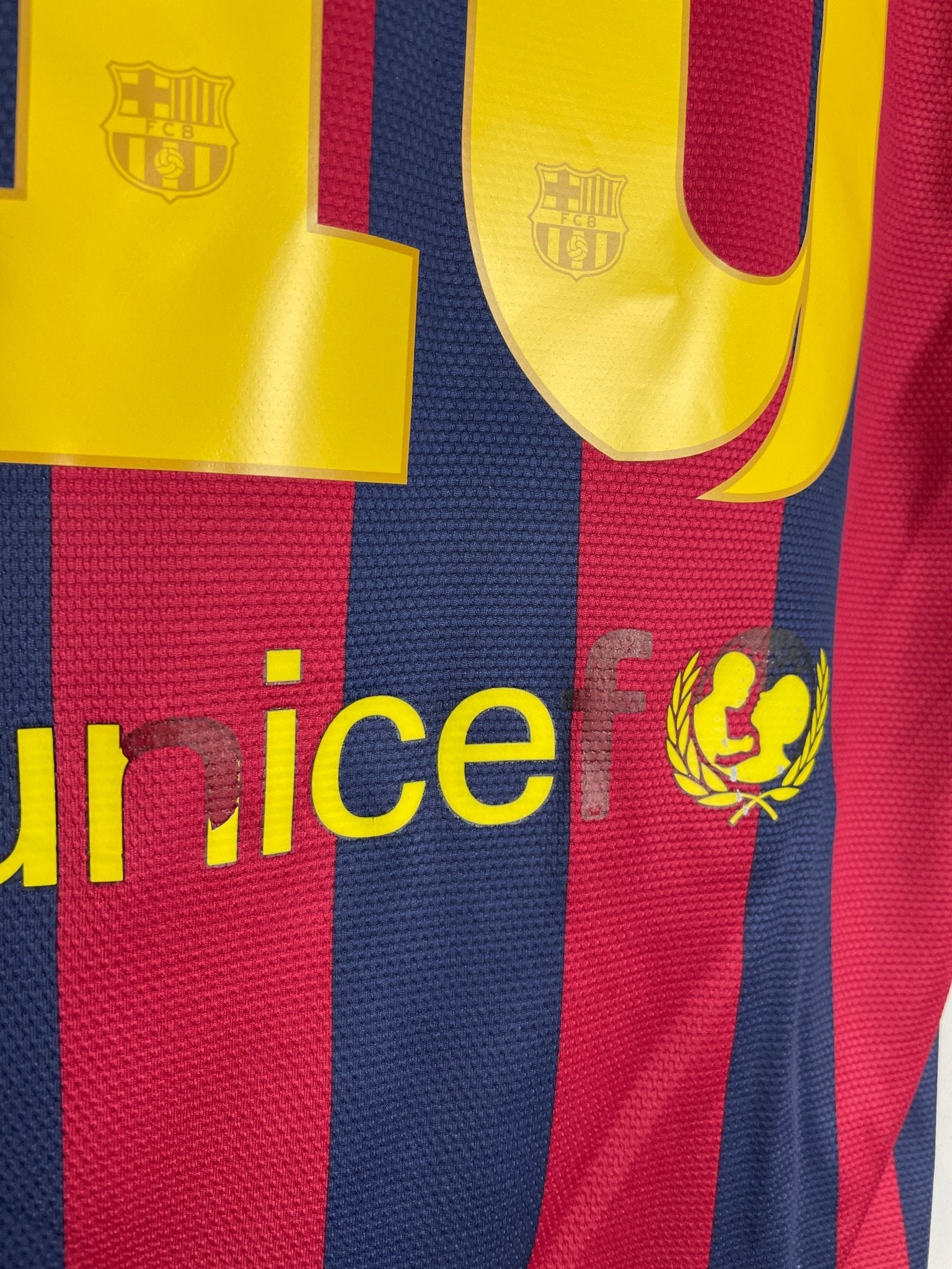 Shop 2013/14 BARCELONA MESSI #10 HOME SHIRT (M) NIKE, classic football shirts, vintage football shirts & retro soccer jerseys at Cult Kits