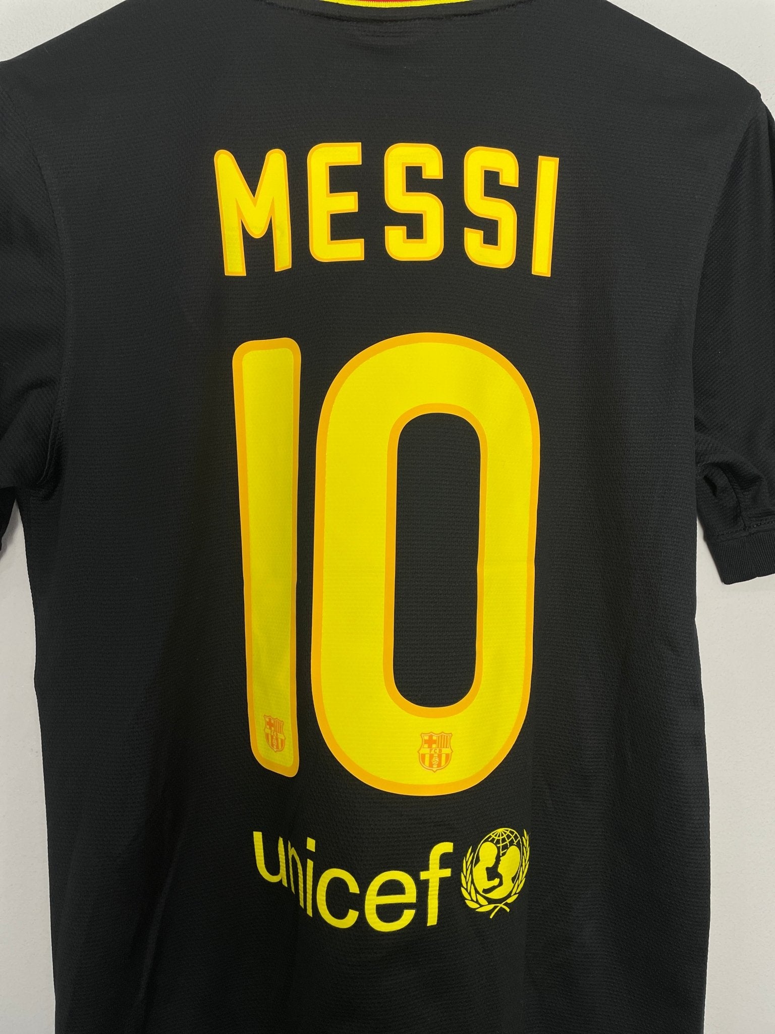 Shop 2013/14 BARCELONA MESSI #10 THIRD SHIRT (S) NIKE, classic football shirts, vintage football shirts & retro soccer jerseys at Cult Kits
