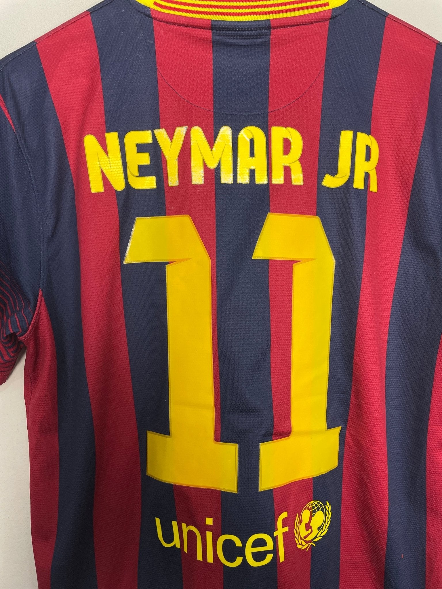 Shop 2013/14 BARCELONA NEYMAR #11 HOME SHIRT (M) NIKE, classic football shirts, vintage football shirts & retro soccer jerseys at Cult Kits