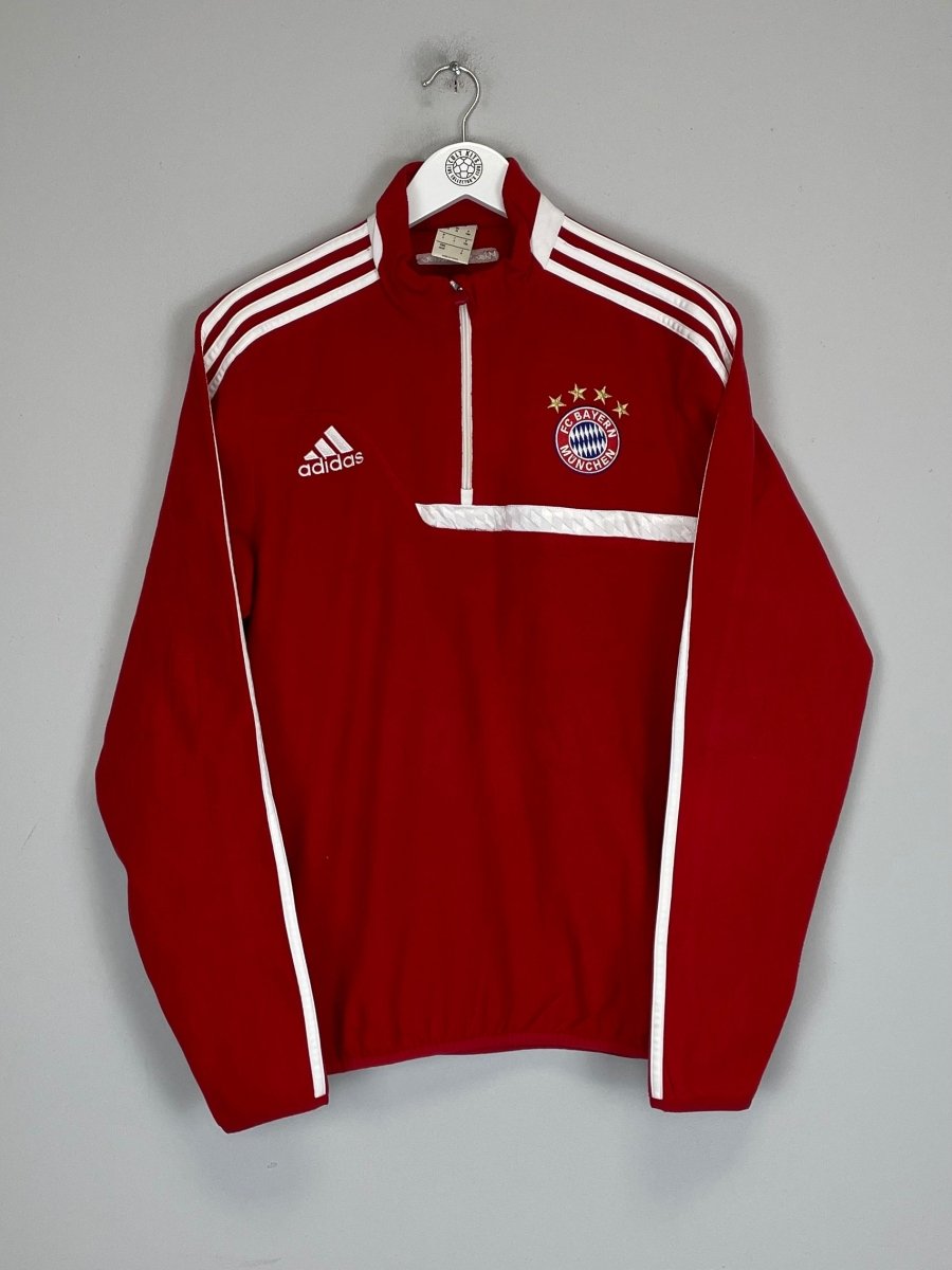 2013/14 BAYERN MUNICH FLEECE (M) ADIDAS - Cult Kits - Medium - Buy Vintage Football Shirts, Authentic Retro Football Shirts For Sale, Classic Football Shirts & Soccer Jersey