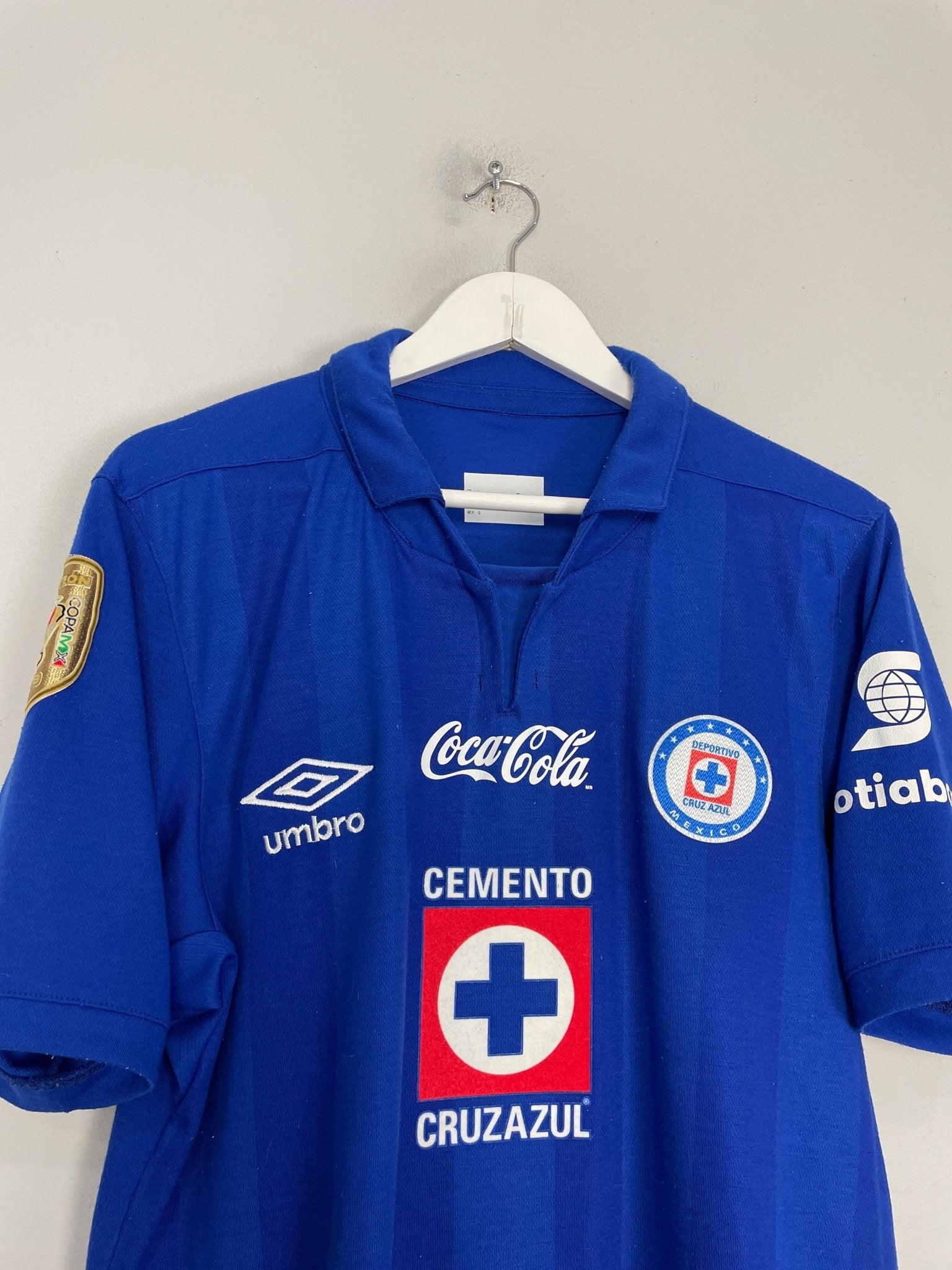 Shop 2013/14 CRUZ AZUL GIMENEZ #10 HOME SHIRT (L) UMBRO, classic football shirts, vintage football shirts & retro soccer jerseys at Cult Kits