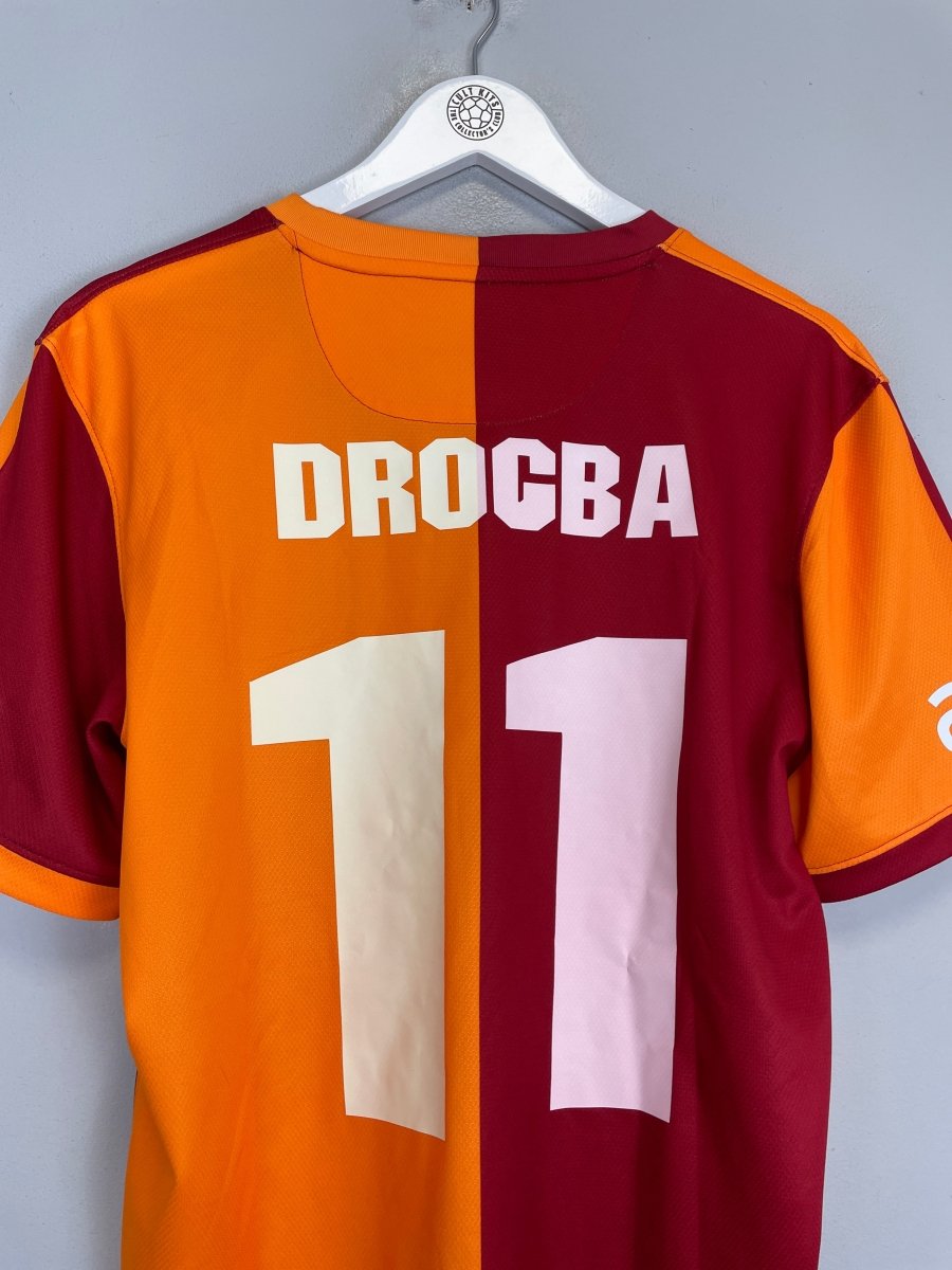2013/14 GALATASARAY DROGBA 11 HOME SHIRT (M) NIKE - Cult Kits - Medium - Buy Vintage Football Shirts, Authentic Retro Football Shirts For Sale, Classic Football Shirts & Soccer Jersey