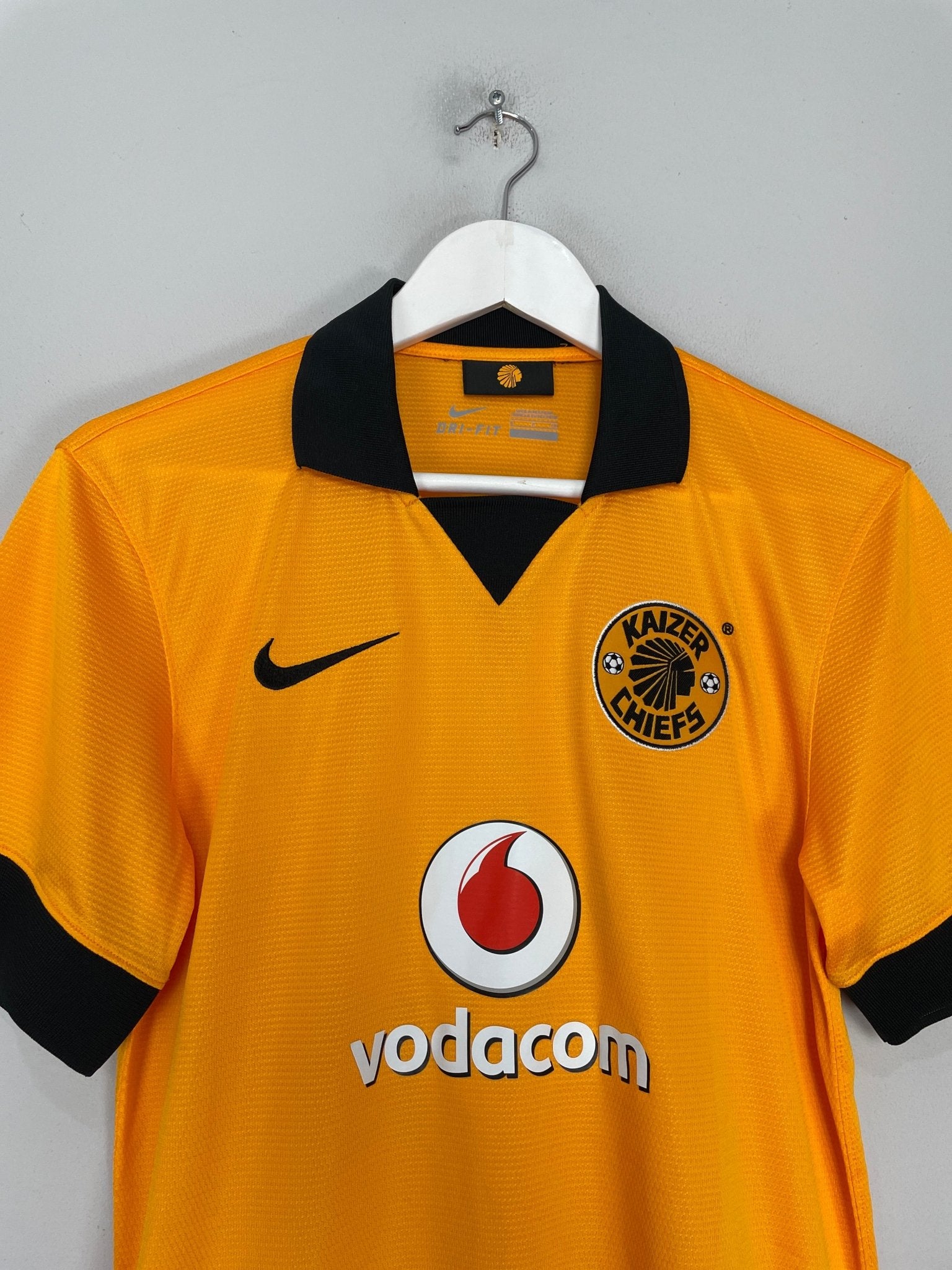 Shop 2013/14 KAIZER CHIEFS HOME SHIRT (S) NIKE, classic football shirts, vintage football shirts & retro soccer jerseys at Cult Kits