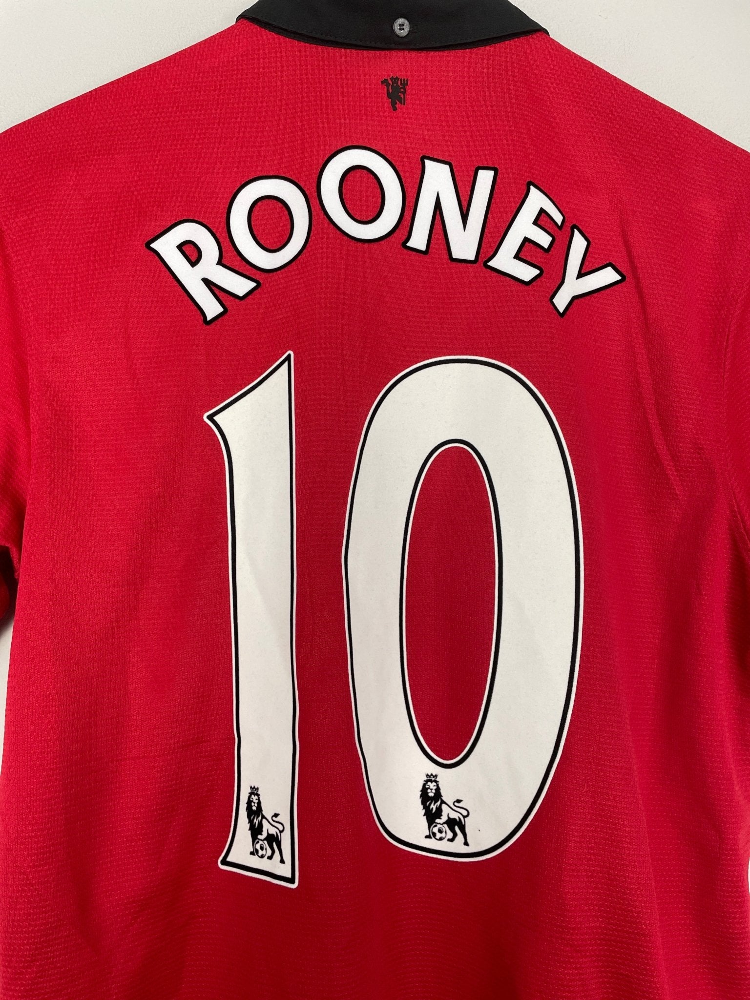 Shop 2013/14 MANCHESTER UNITED ROONEY #10 HOME SHIRT (M) NIKE, classic football shirts, vintage football shirts & retro soccer jerseys at Cult Kits