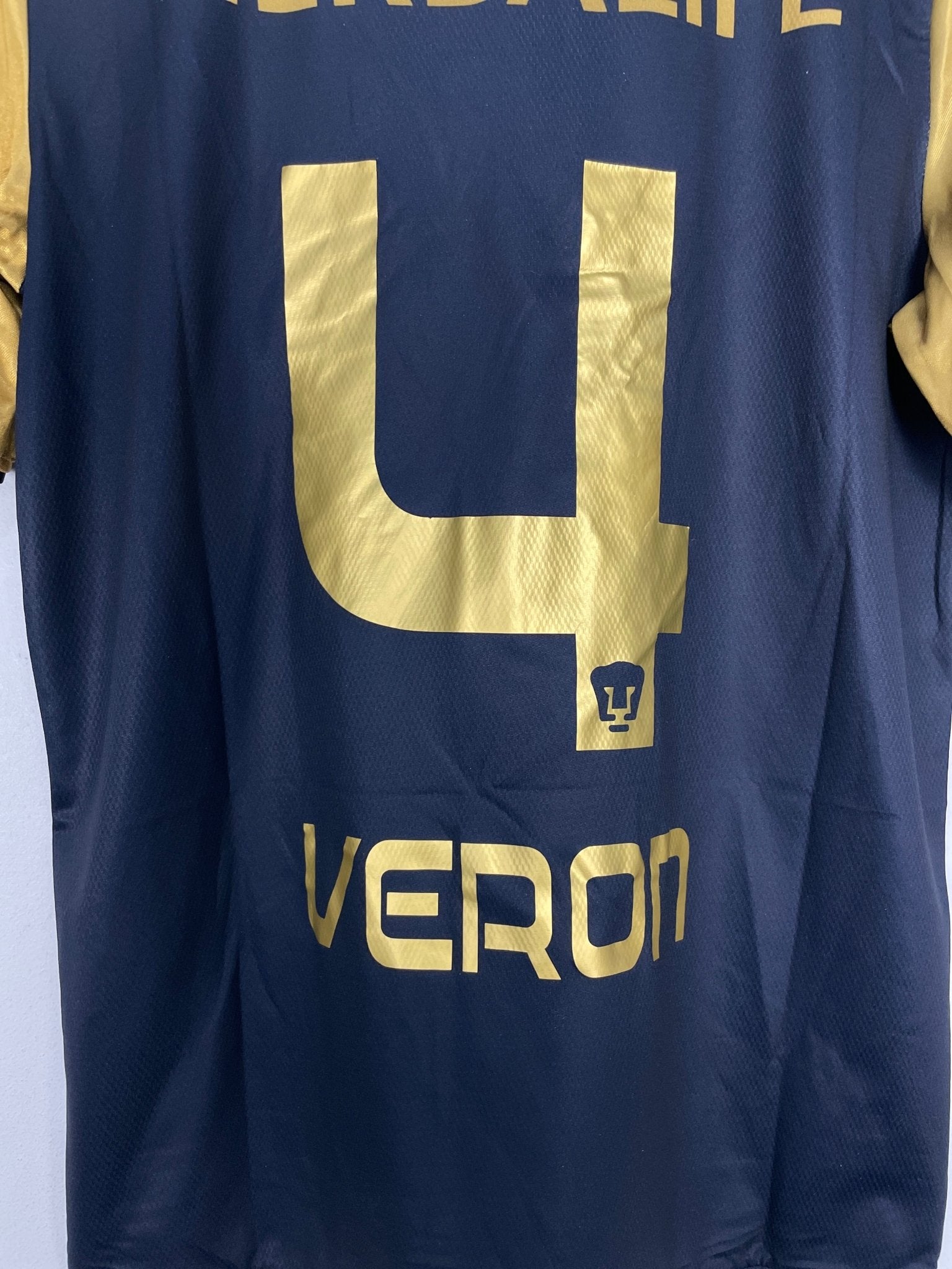 Shop 2013/14 UNAM PUMAS VERON #4 AWAY SHIRT (M) PUMA, classic football shirts, vintage football shirts & retro soccer jerseys at Cult Kits