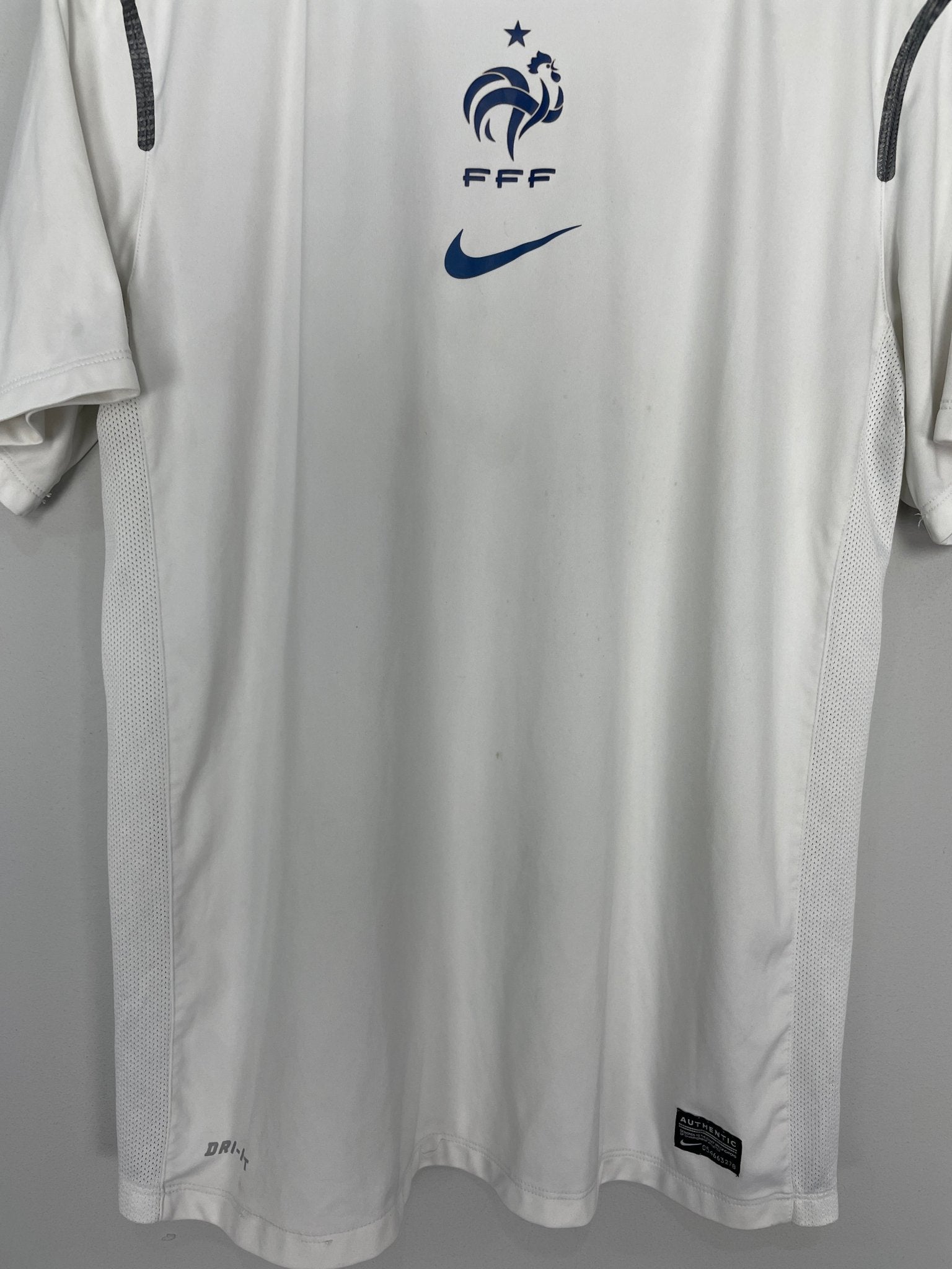 Shop 2013/15 FRANCE TRAINING SHIRT (L) NIKE, classic football shirts, vintage football shirts & retro soccer jerseys at Cult Kits