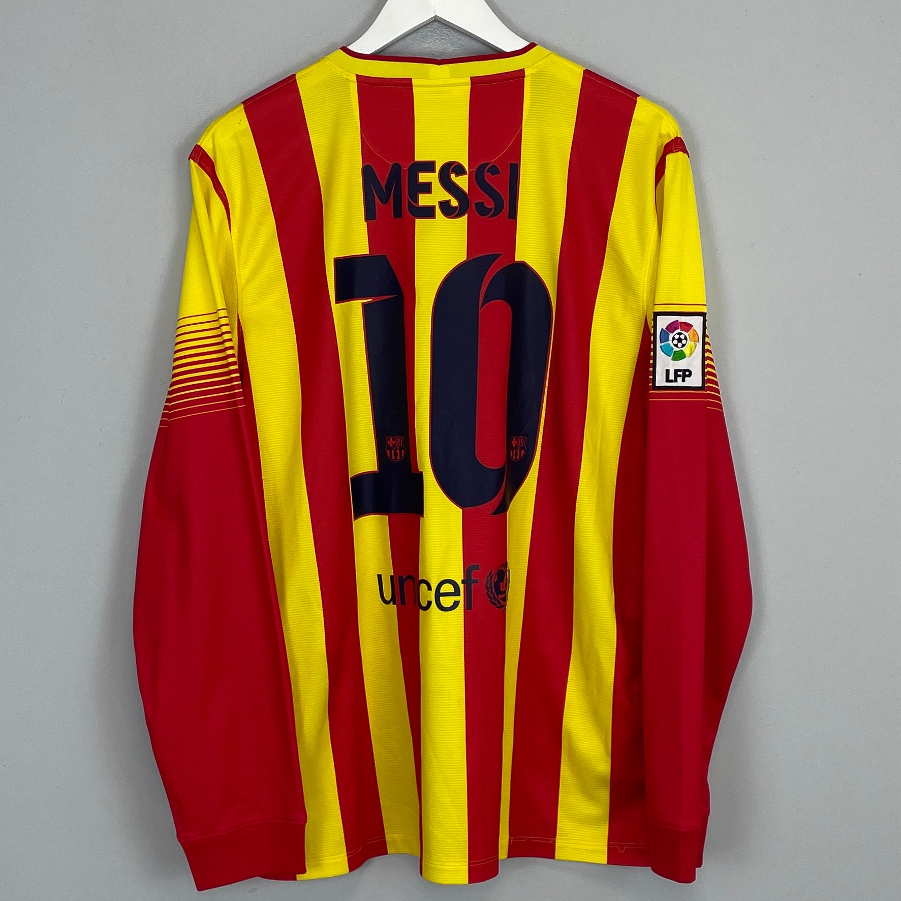 Shop 2013/14 BARCELONA MESSI #10 L/S AWAY SHIRT (L) NIKE, classic football shirts, vintage football shirts & retro soccer jerseys at Cult Kits