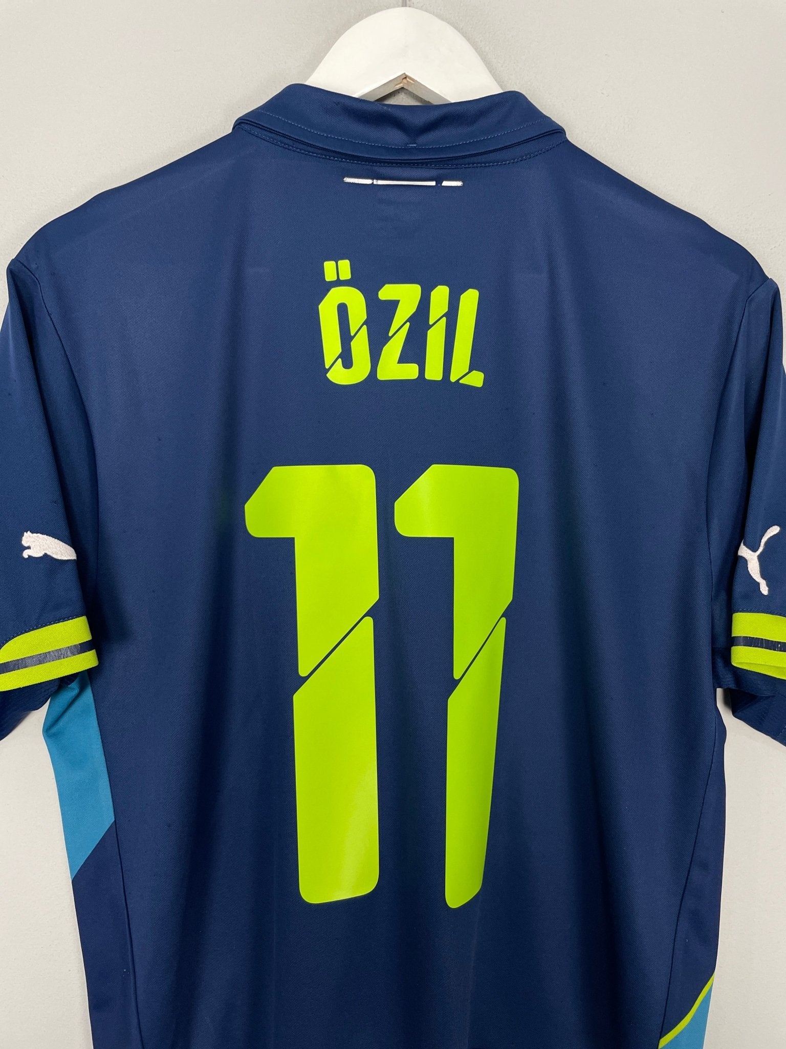 Shop 2014/15 ARSENAL OZIL #11 THIRD SHIRT (M) PUMA, classic football shirts, vintage football shirts & retro soccer jerseys at Cult Kits