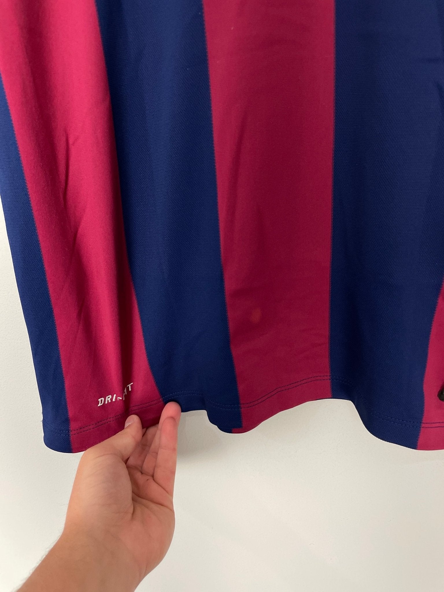 Shop 2014/15 BARCELONA MESSI #10 HOME SHIRT (M) NIKE, classic football shirts, vintage football shirts & retro soccer jerseys at Cult Kits