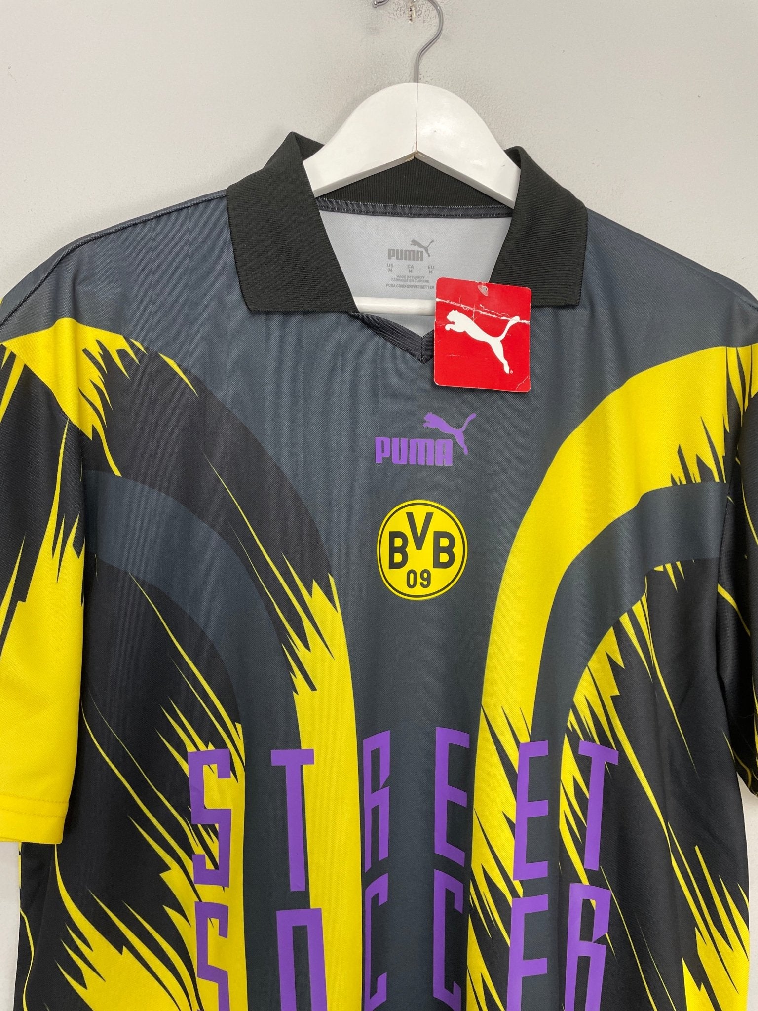 Shop 2014/15 DORTMUND *BNWT* STREET SOCCER SHIRT (M) PUMA, classic football shirts, vintage football shirts & retro soccer jerseys at Cult Kits