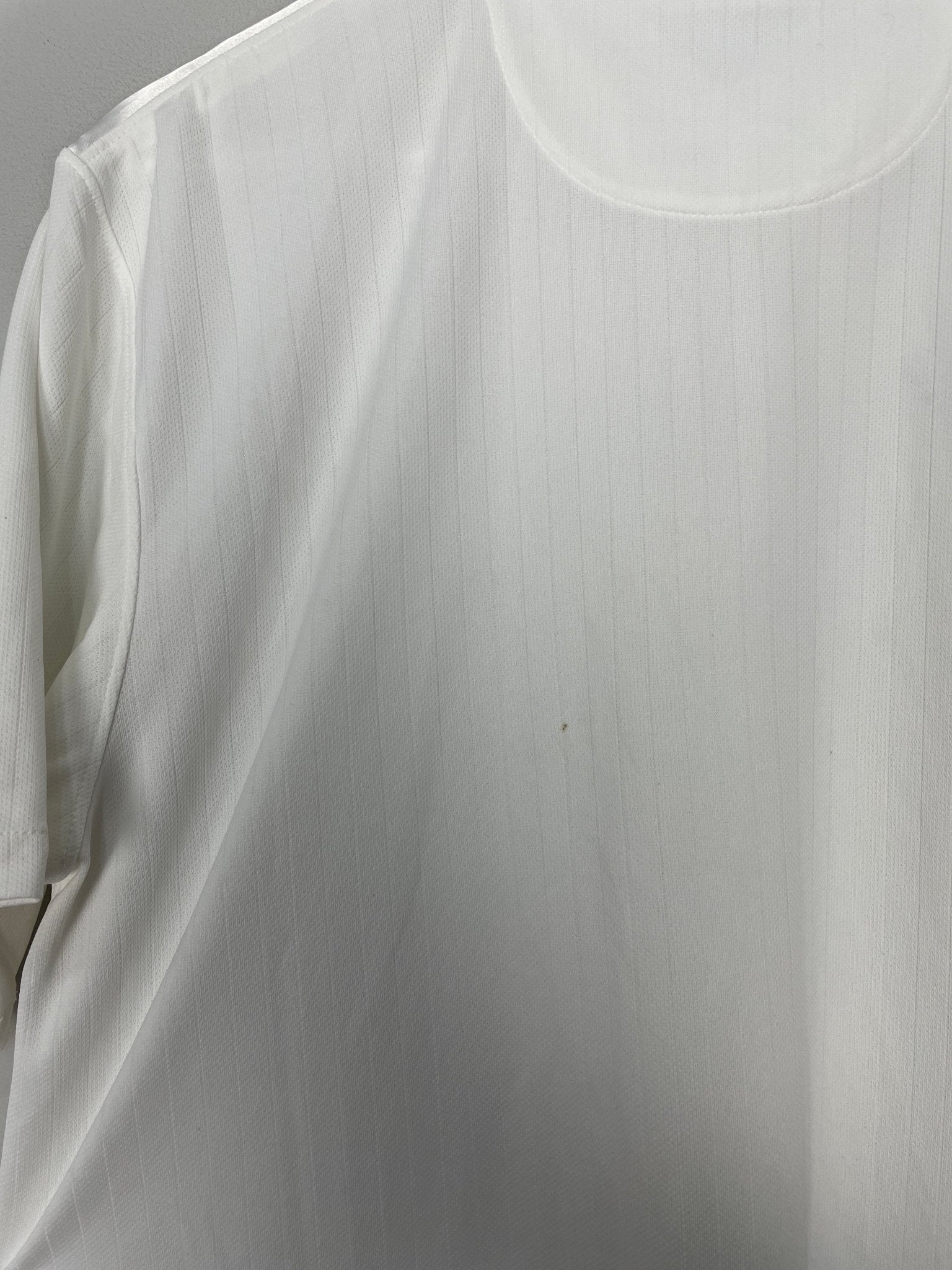 Shop 2014/15 ENGLAND HOME SHIRT (L) NIKE, classic football shirts, vintage football shirts & retro soccer jerseys at Cult Kits