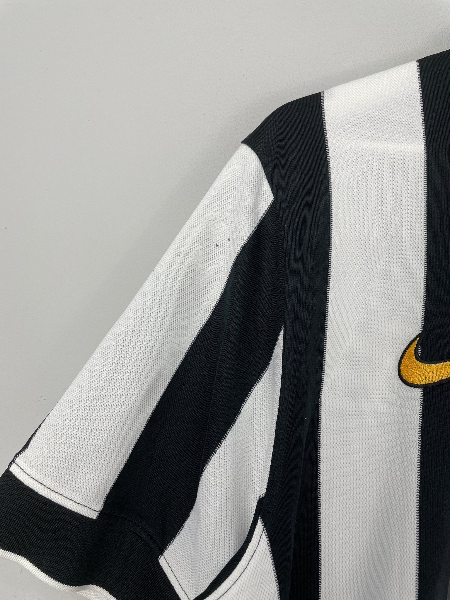 Shop 2014/15 JUVENTUS PIRLO #21 HOME SHIRT (L) NIKE, classic football shirts, vintage football shirts & retro soccer jerseys at Cult Kits