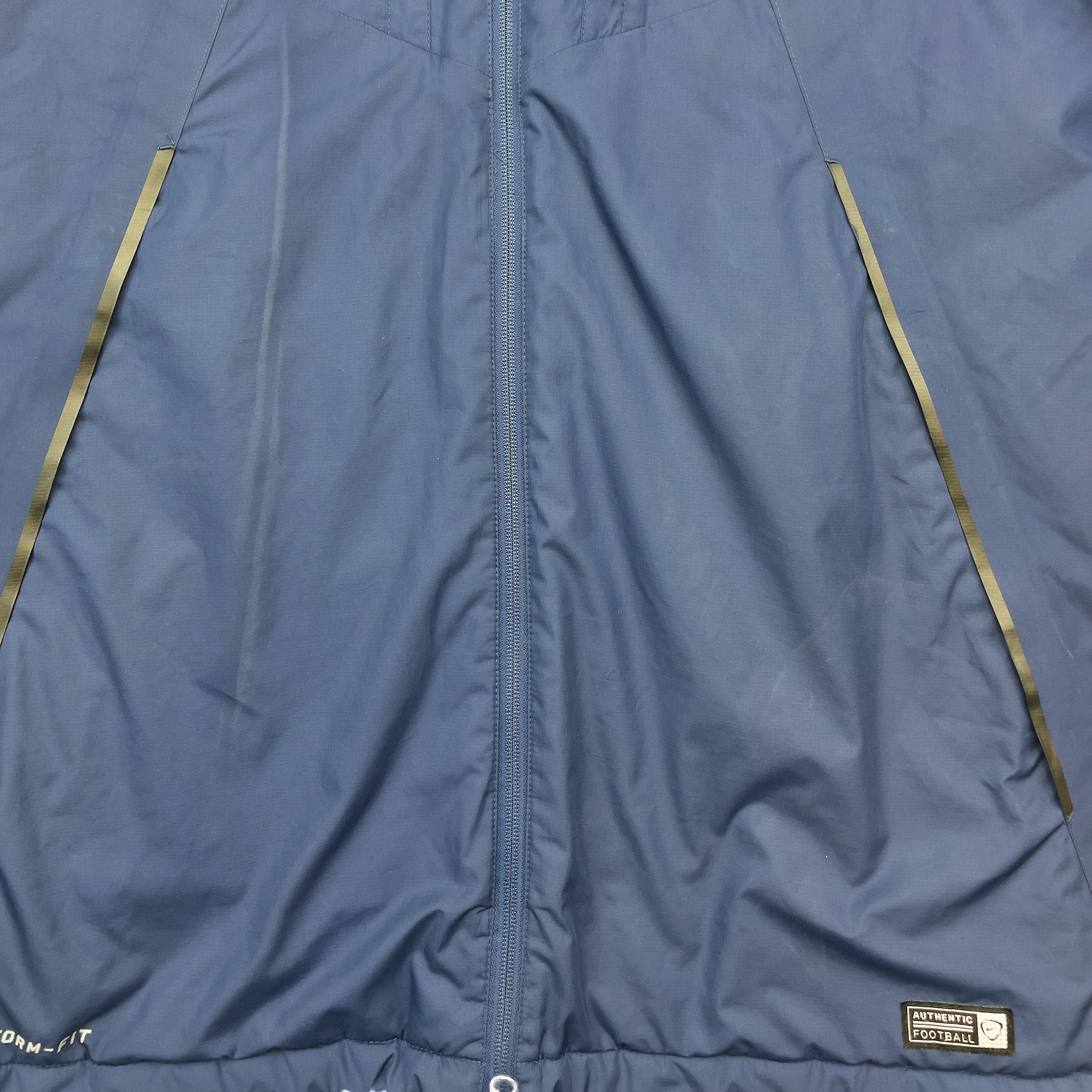 Buy 2014/15 Manchester United Bench Coat (M) Nike ~ Free worldwide shipping available ~ Authentic Vintage Football Shirts from Cult Kits