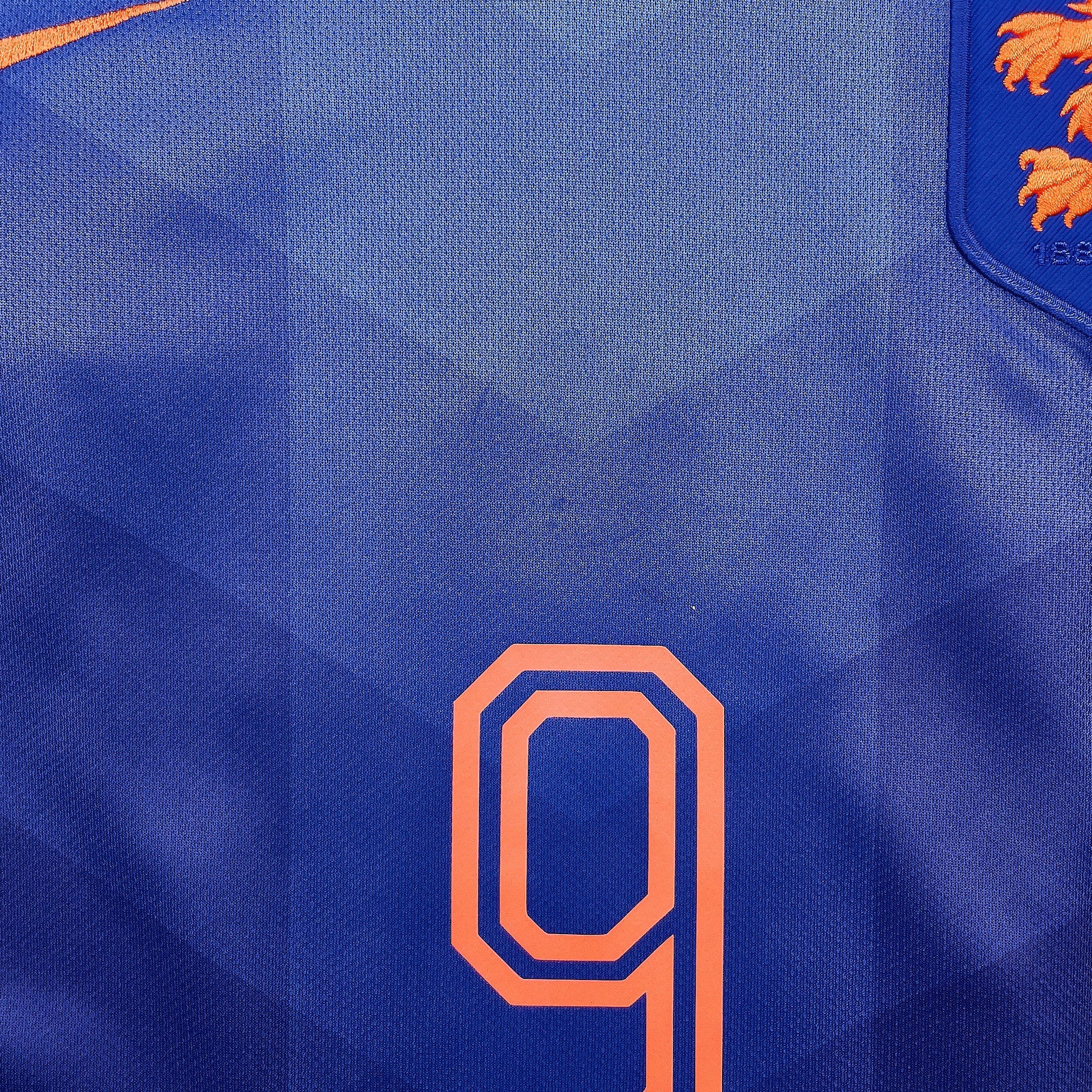 Buy 2014/15 Netherlands V.Persie 9 Away Shirt (M) Nike ~ Free worldwide shipping ~ Authentic Vintage Football Shirts from Cult Kits
